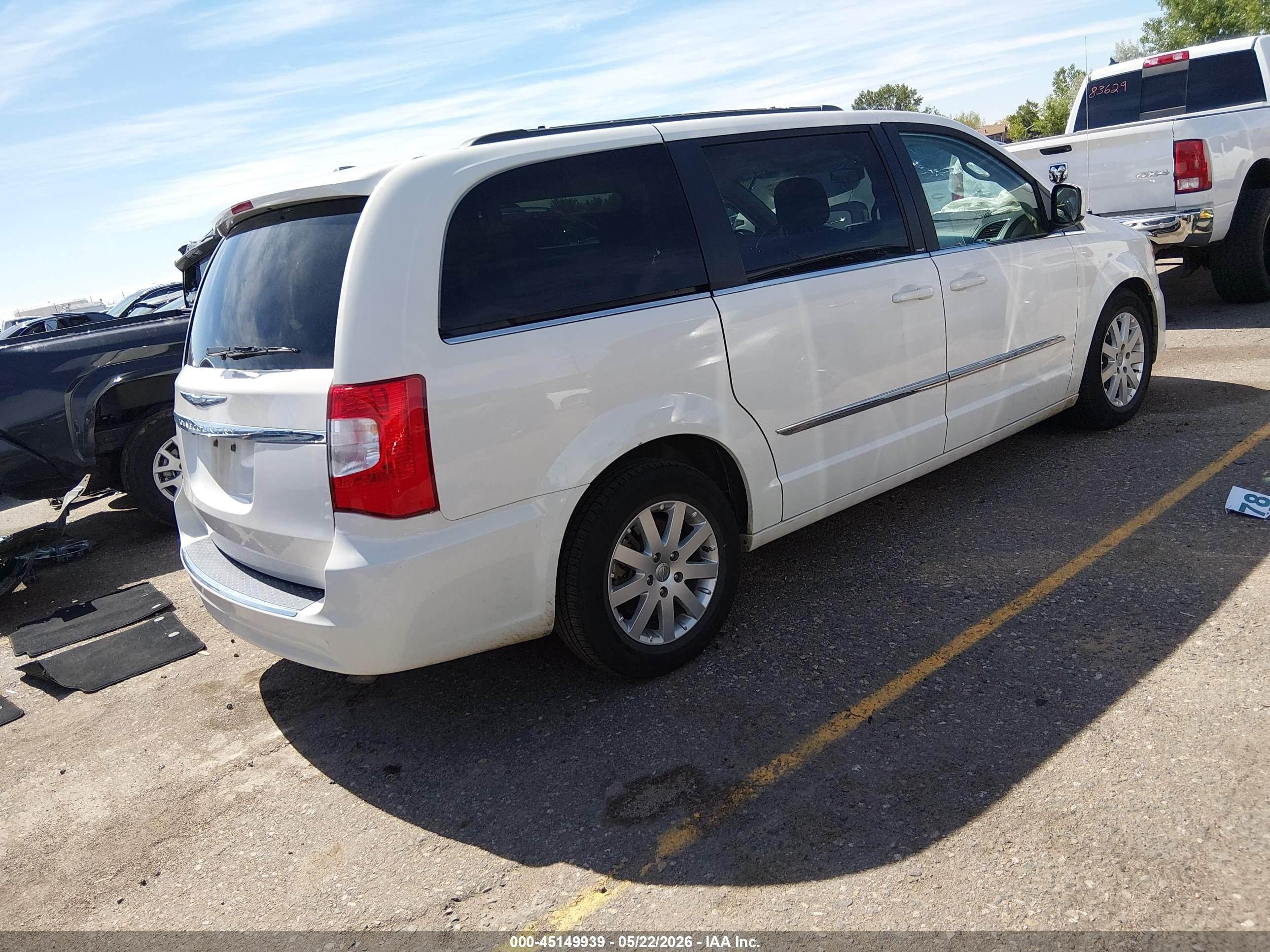 2013 Chrysler Town & Country Touring White vin: 2C4RC1BG5DR510886