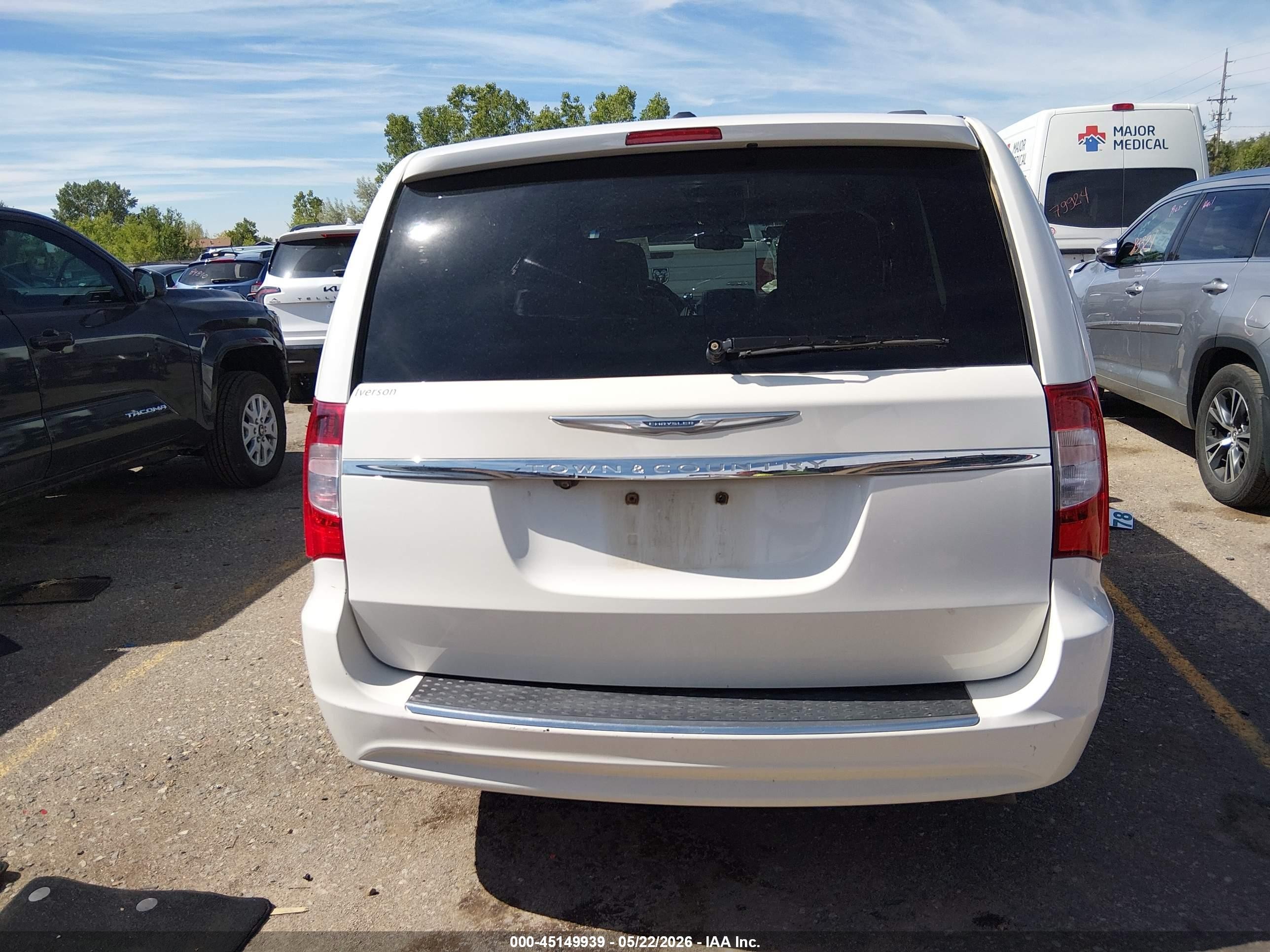 2013 Chrysler Town & Country Touring White vin: 2C4RC1BG5DR510886
