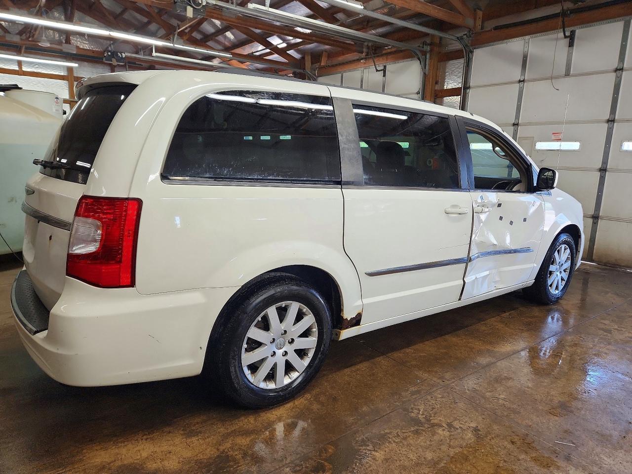 2013 Chrysler Town & Country Touring White vin: 2C4RC1BG5DR558579