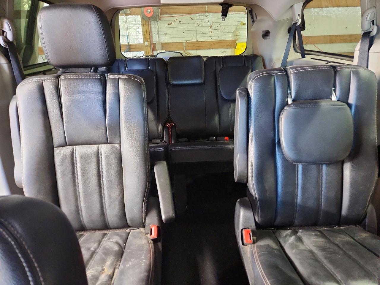 2013 Chrysler Town & Country Touring White vin: 2C4RC1BG5DR558579