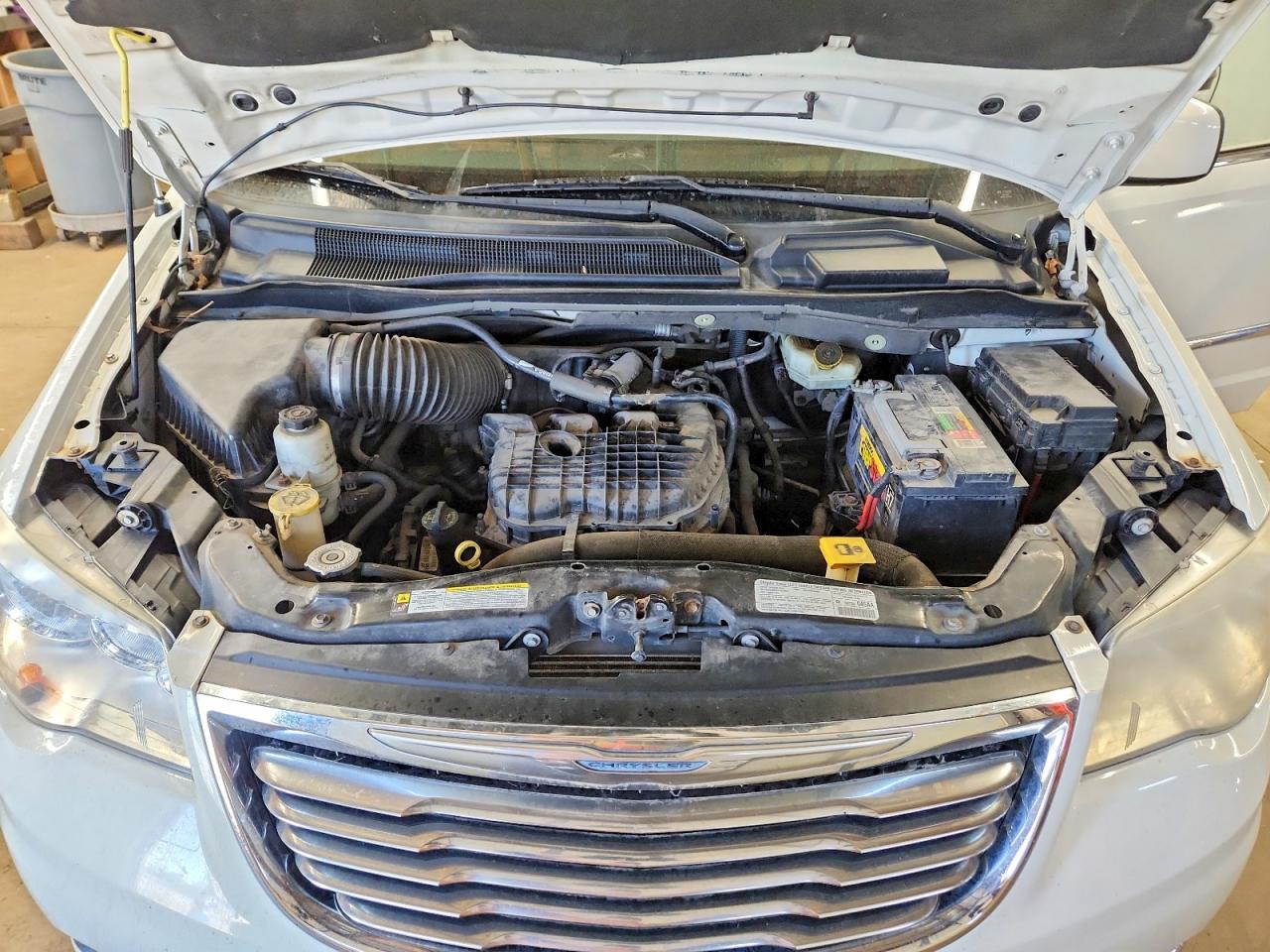2013 Chrysler Town & Country Touring White vin: 2C4RC1BG5DR558579