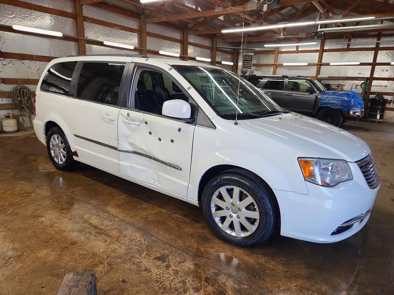 2013 Chrysler Town & Country Touring White vin: 2C4RC1BG5DR558579