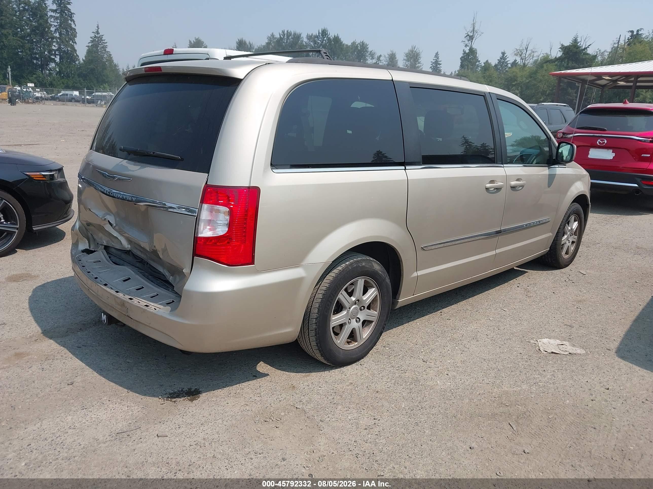 2013 Chrysler Town & Country Touring Золотой vin: 2C4RC1BG5DR577813