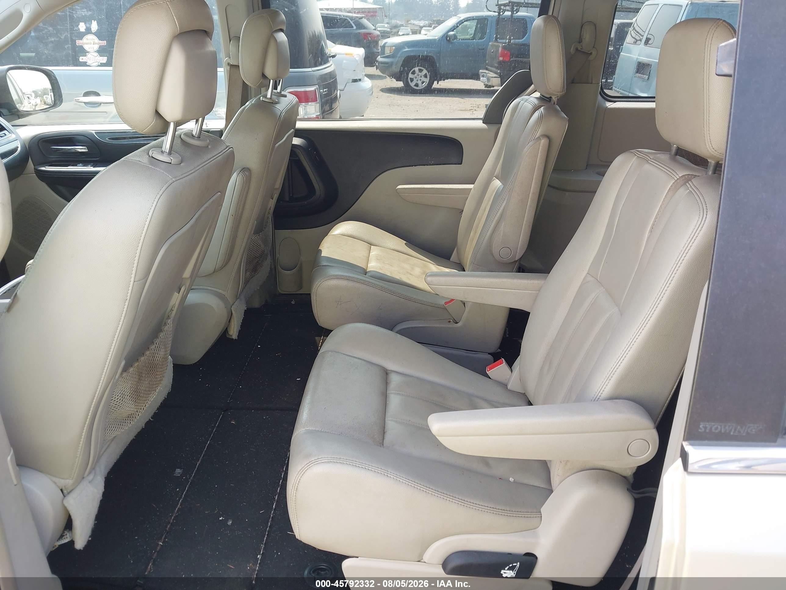 2013 Chrysler Town & Country Touring Золотой vin: 2C4RC1BG5DR577813