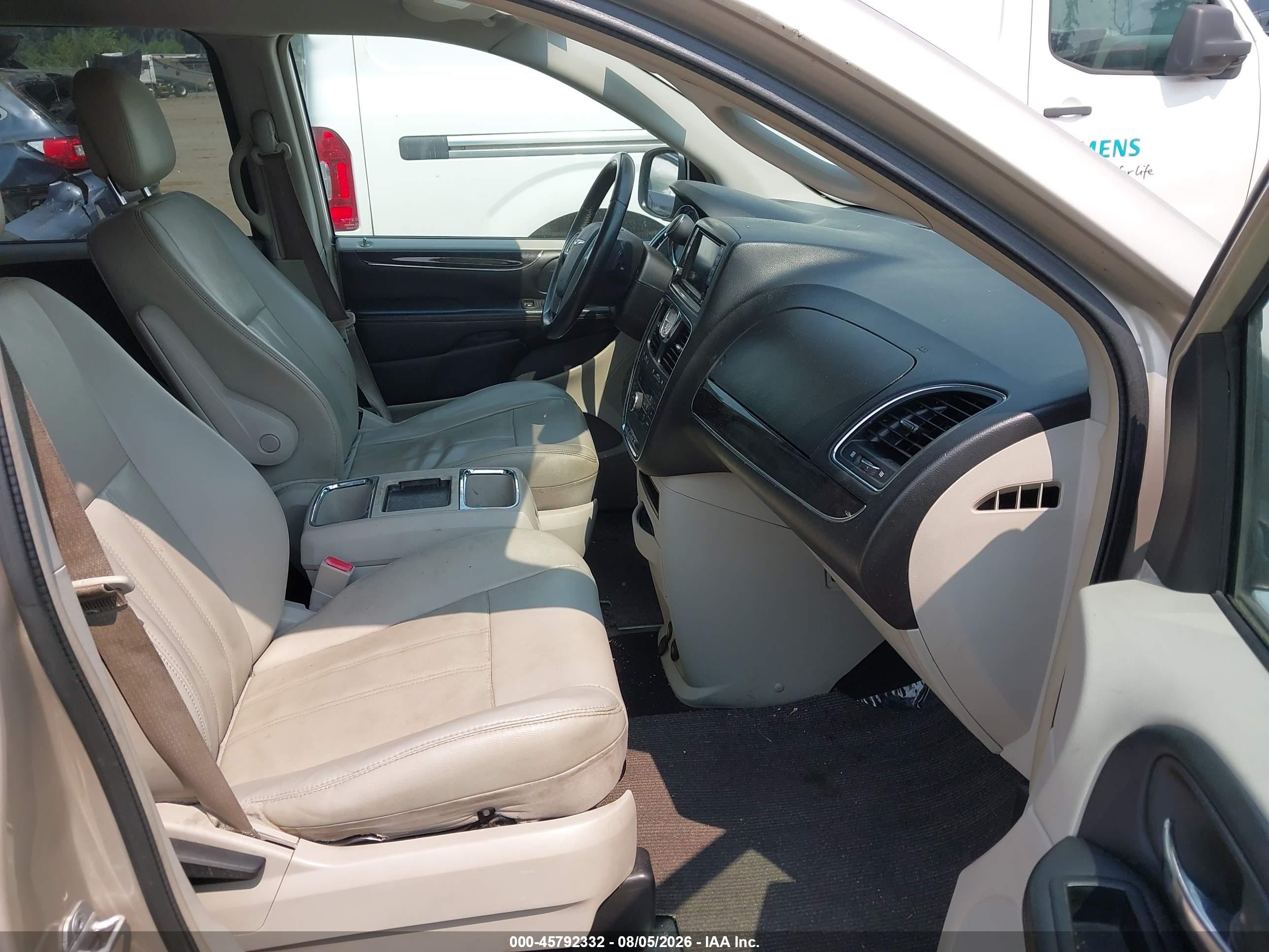 2013 Chrysler Town & Country Touring Золотой vin: 2C4RC1BG5DR577813