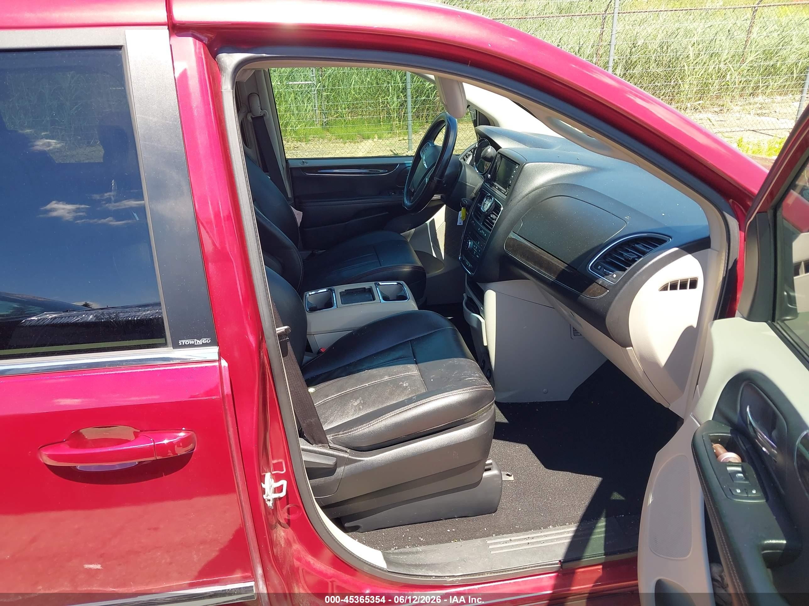 2013 Chrysler Town & Country Touring Burgundy vin: 2C4RC1BG5DR646435