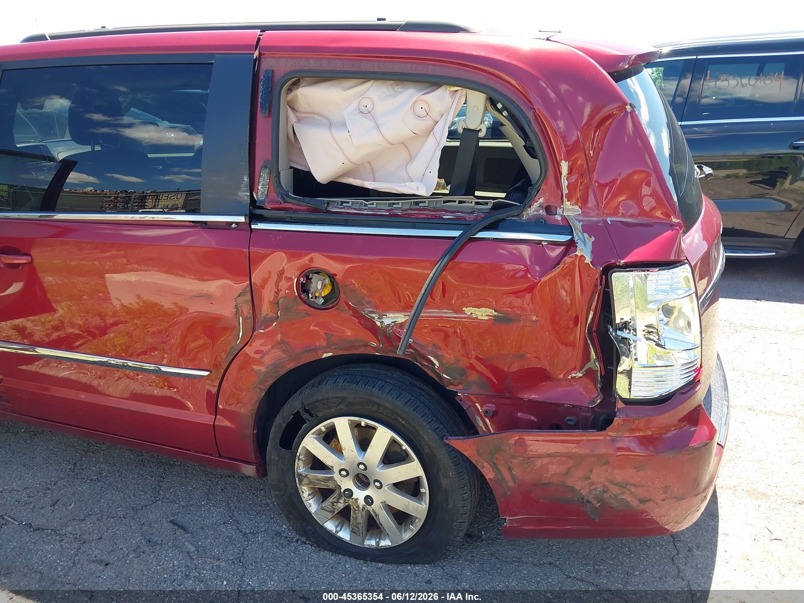 2013 Chrysler Town & Country Touring Burgundy vin: 2C4RC1BG5DR646435