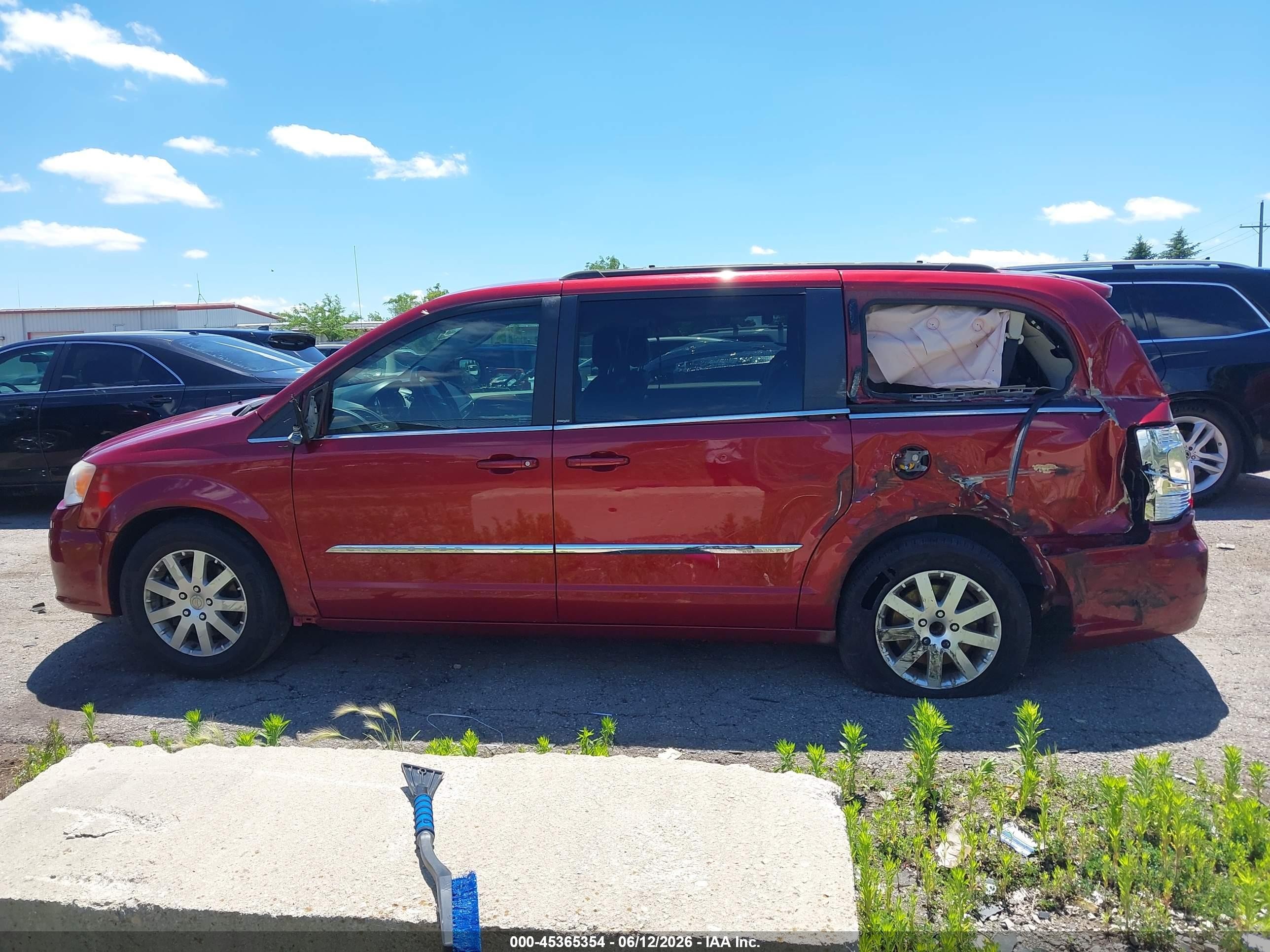 2013 Chrysler Town & Country Touring Burgundy vin: 2C4RC1BG5DR646435
