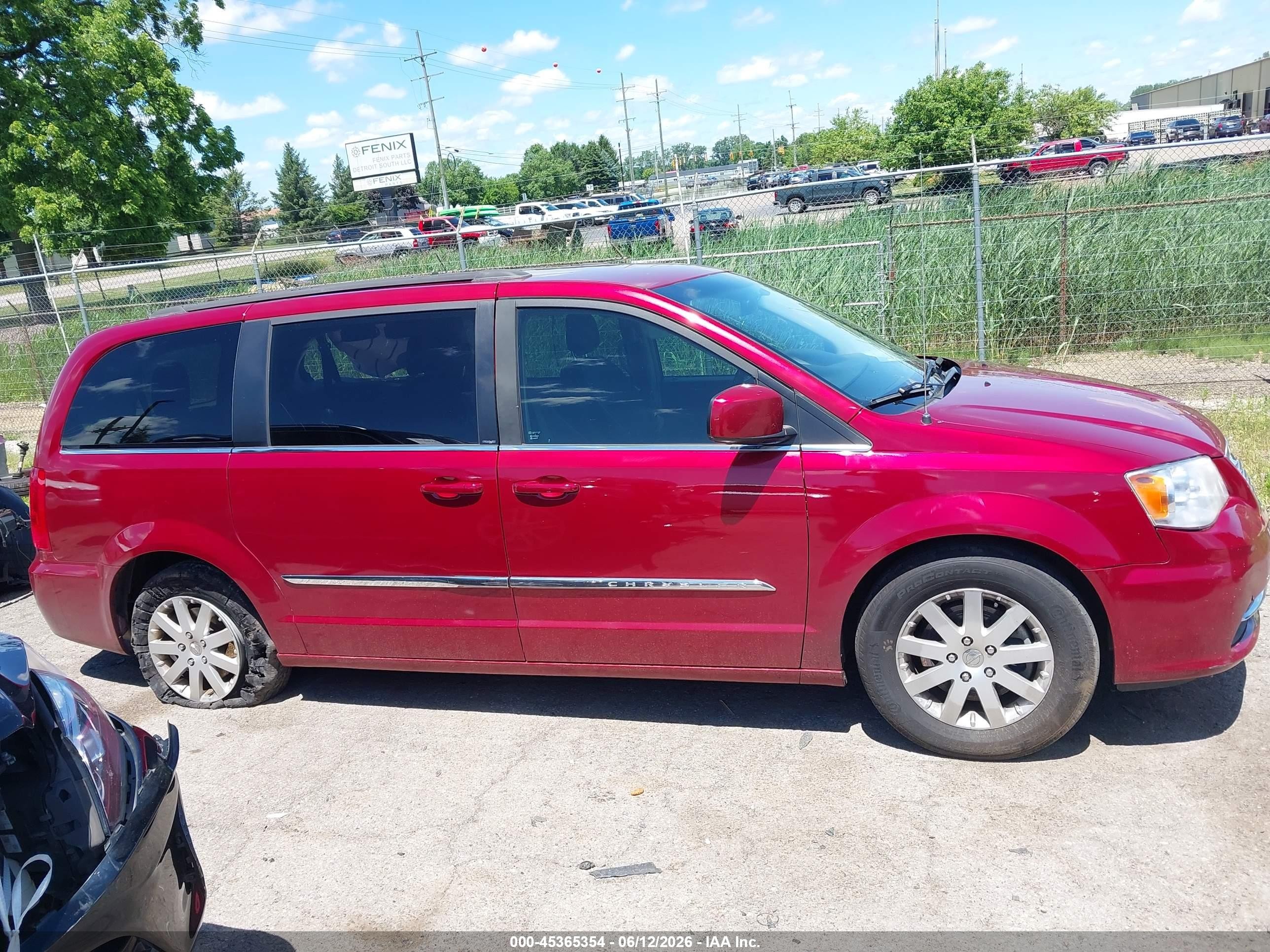 2013 Chrysler Town & Country Touring Burgundy vin: 2C4RC1BG5DR646435