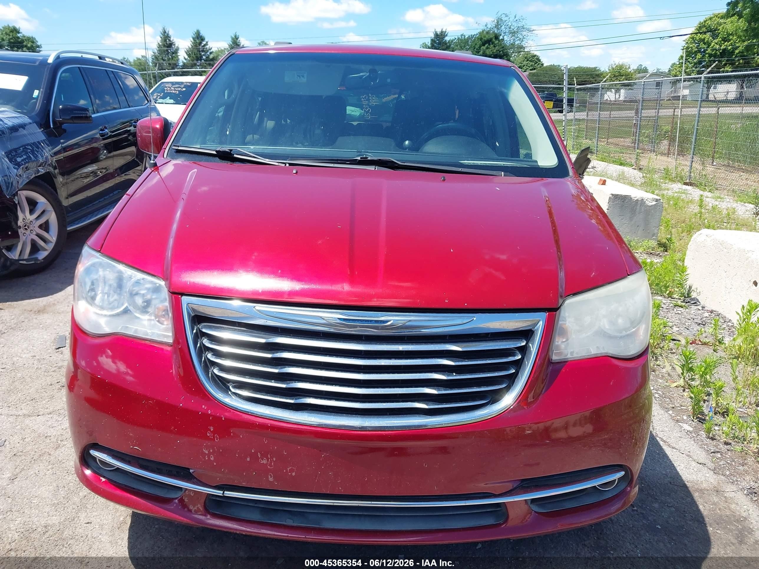 2013 Chrysler Town & Country Touring Burgundy vin: 2C4RC1BG5DR646435