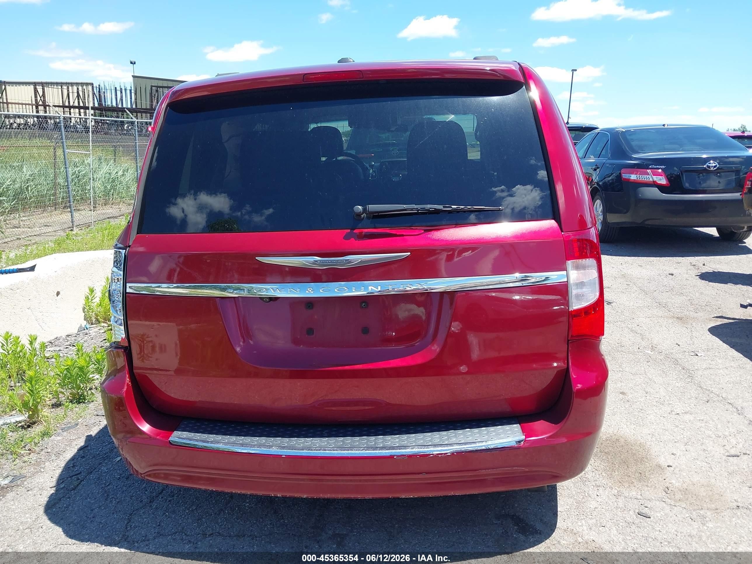 2013 Chrysler Town & Country Touring Burgundy vin: 2C4RC1BG5DR646435