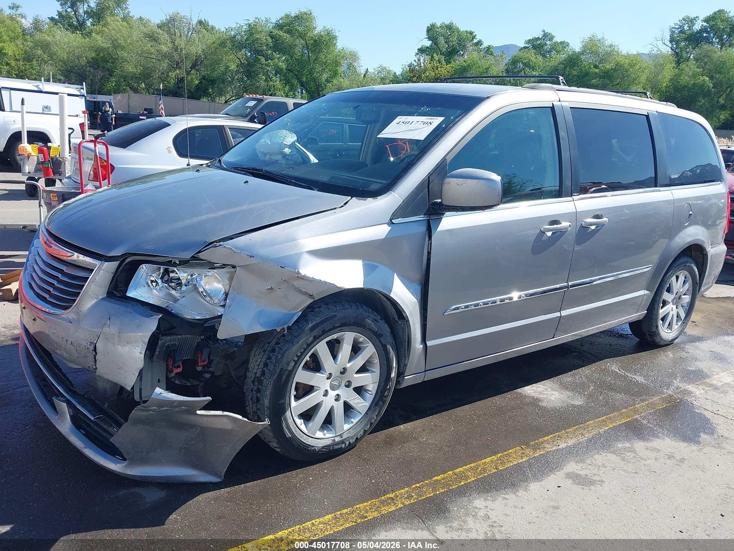 2013 Chrysler Town & Country Touring Silver vin: 2C4RC1BG5DR684019