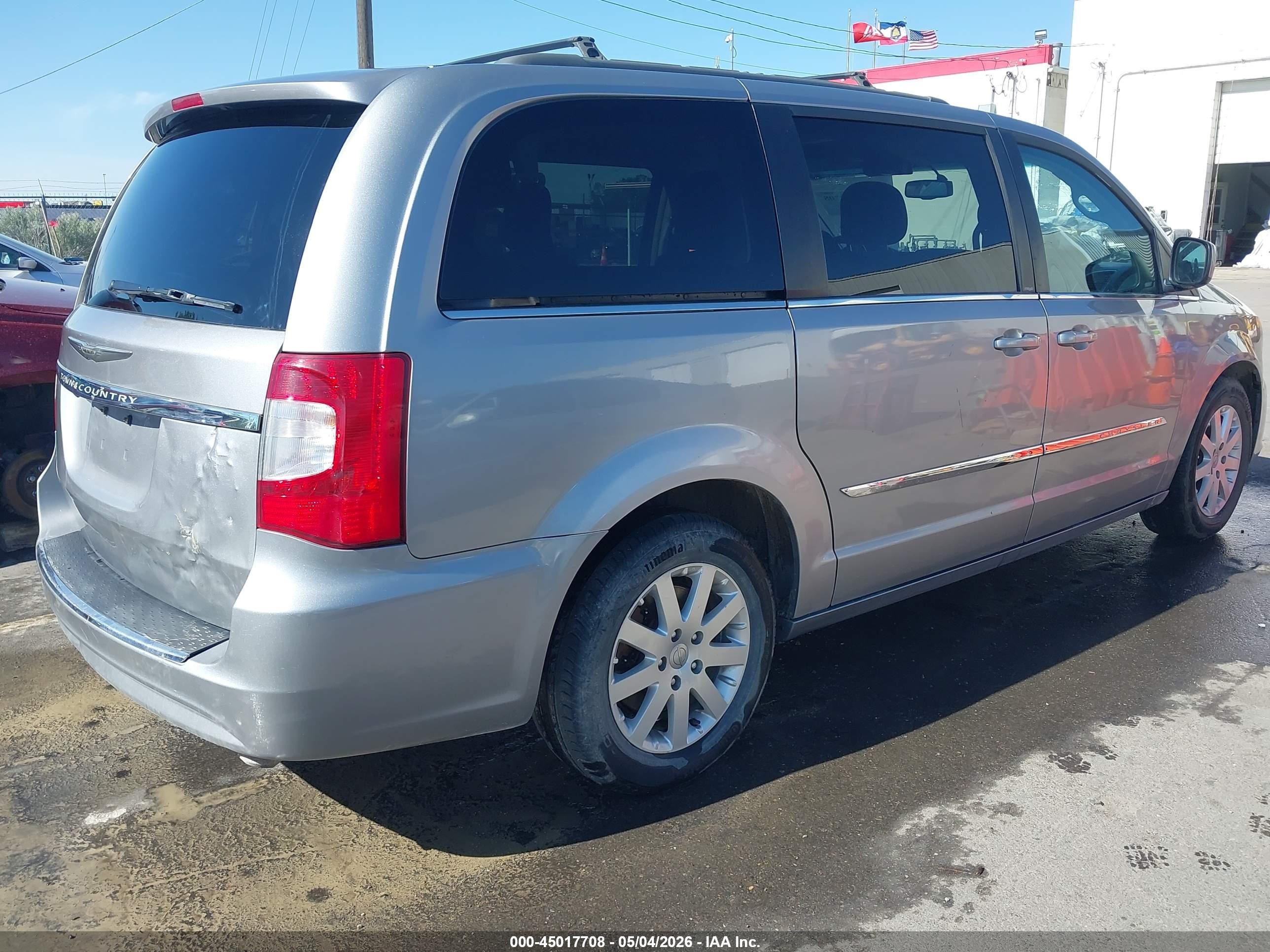2013 Chrysler Town & Country Touring Silver vin: 2C4RC1BG5DR684019
