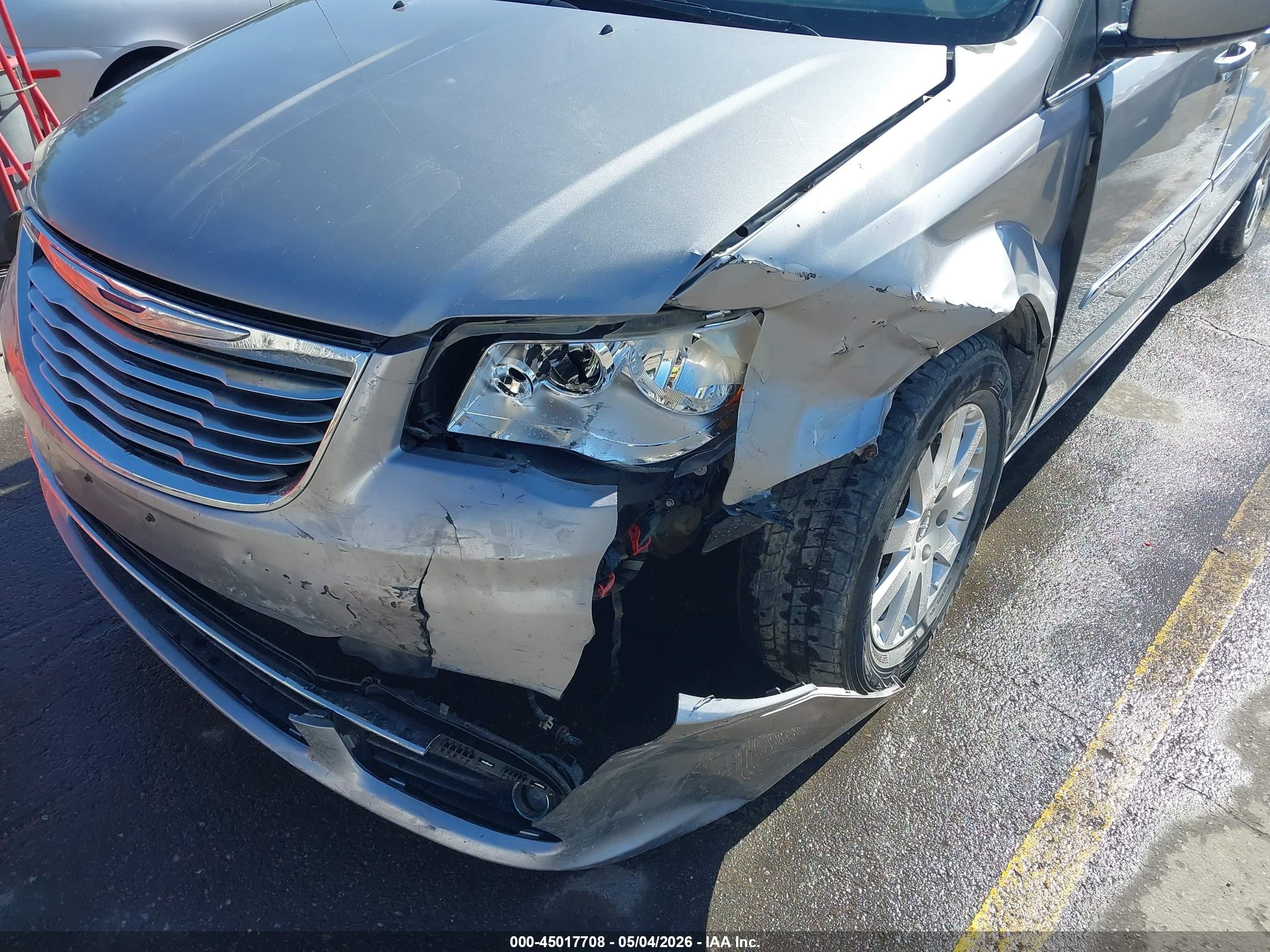 2013 Chrysler Town & Country Touring Silver vin: 2C4RC1BG5DR684019