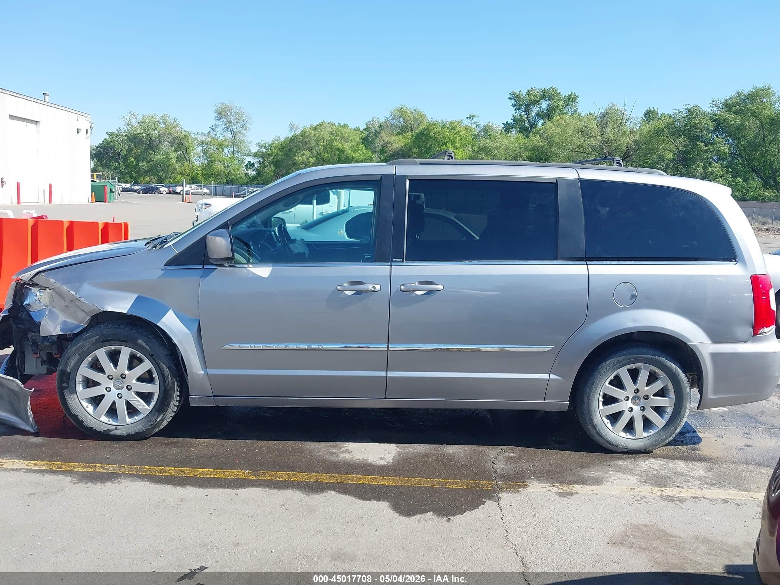 2013 Chrysler Town & Country Touring Silver vin: 2C4RC1BG5DR684019