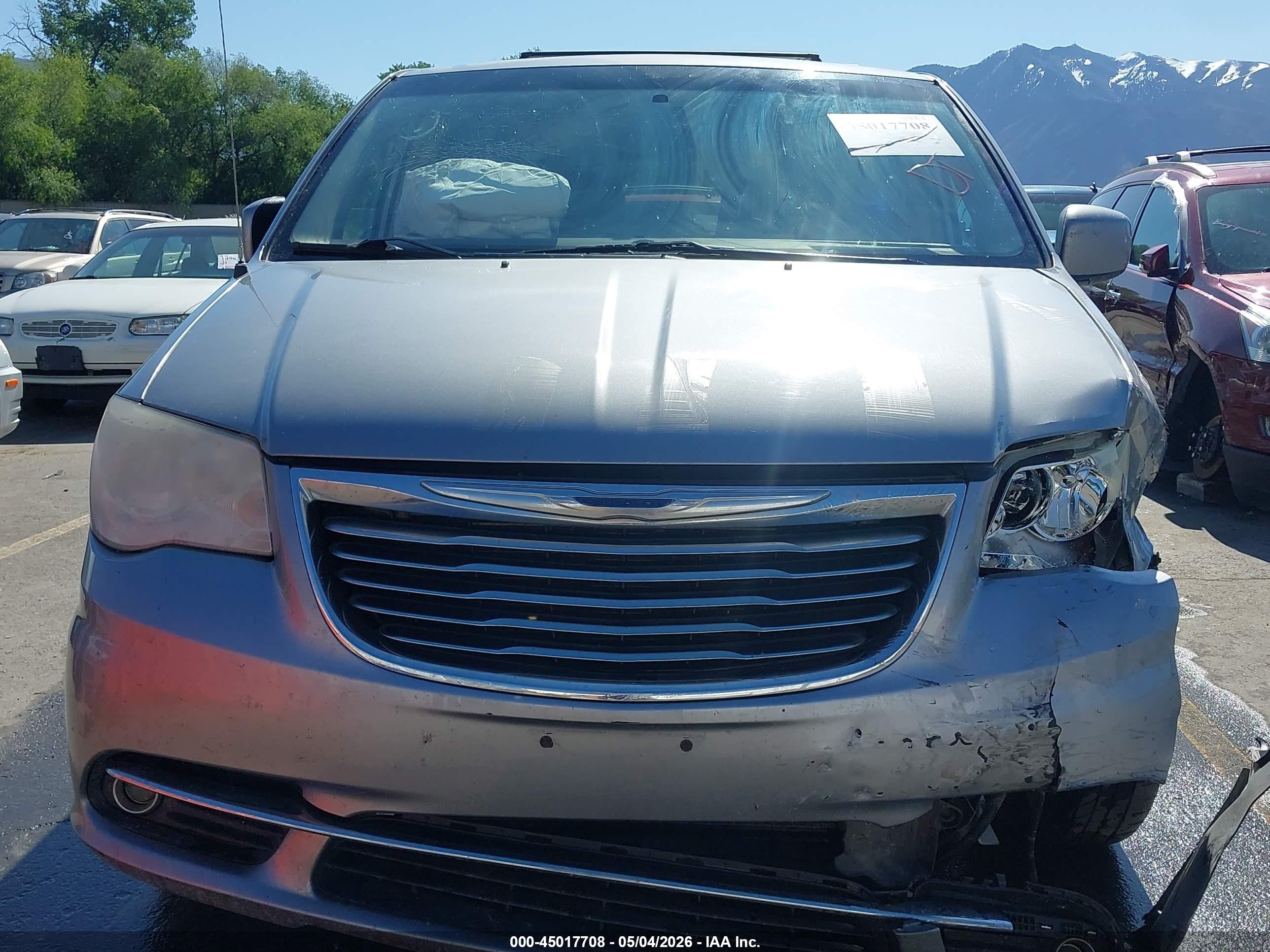 2013 Chrysler Town & Country Touring Silver vin: 2C4RC1BG5DR684019