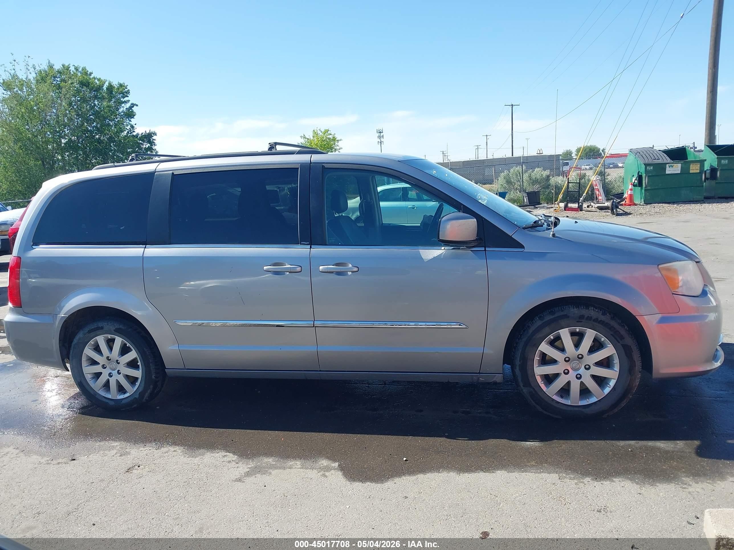 2013 Chrysler Town & Country Touring Silver vin: 2C4RC1BG5DR684019
