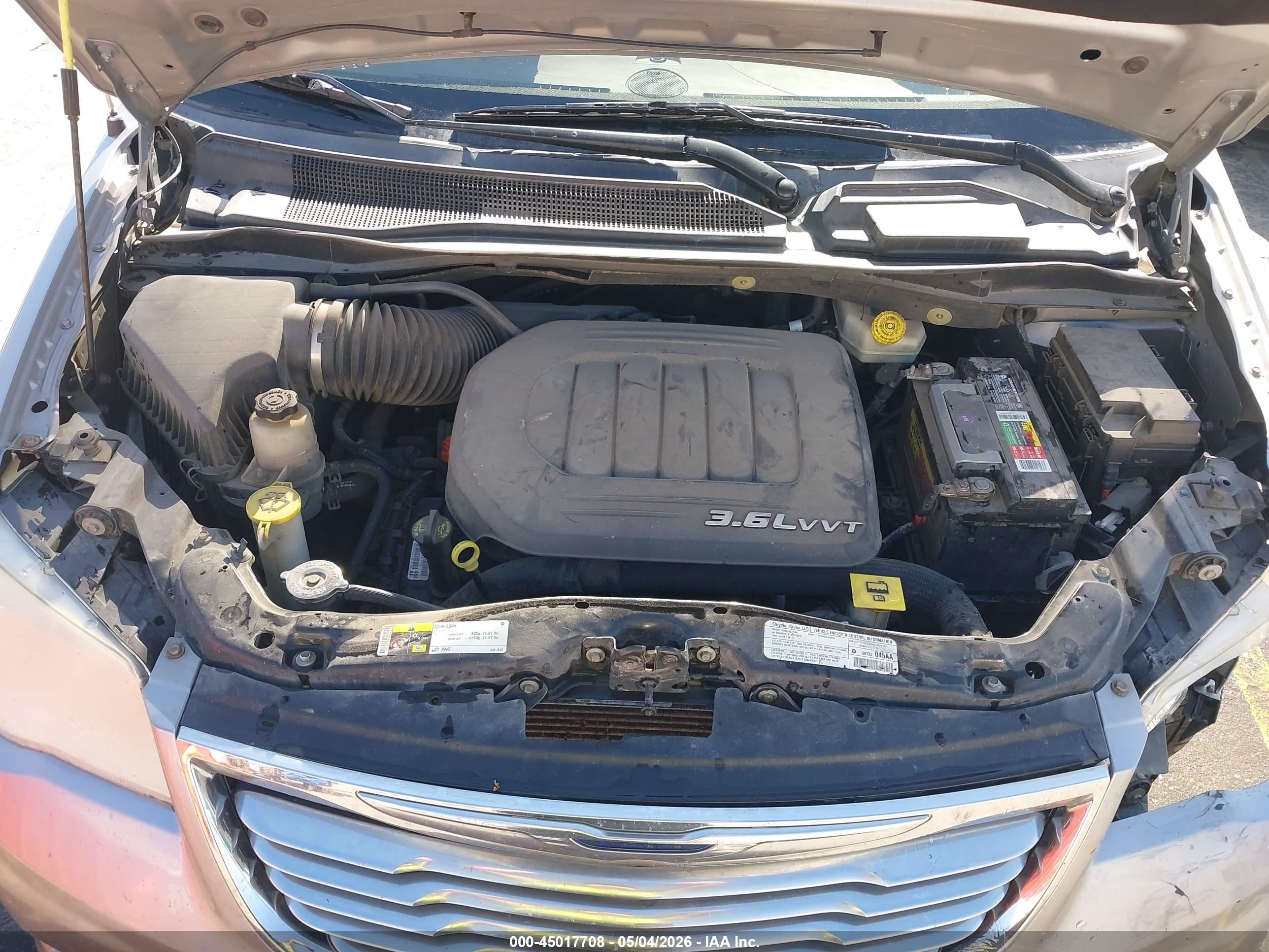 2013 Chrysler Town & Country Touring Silver vin: 2C4RC1BG5DR684019