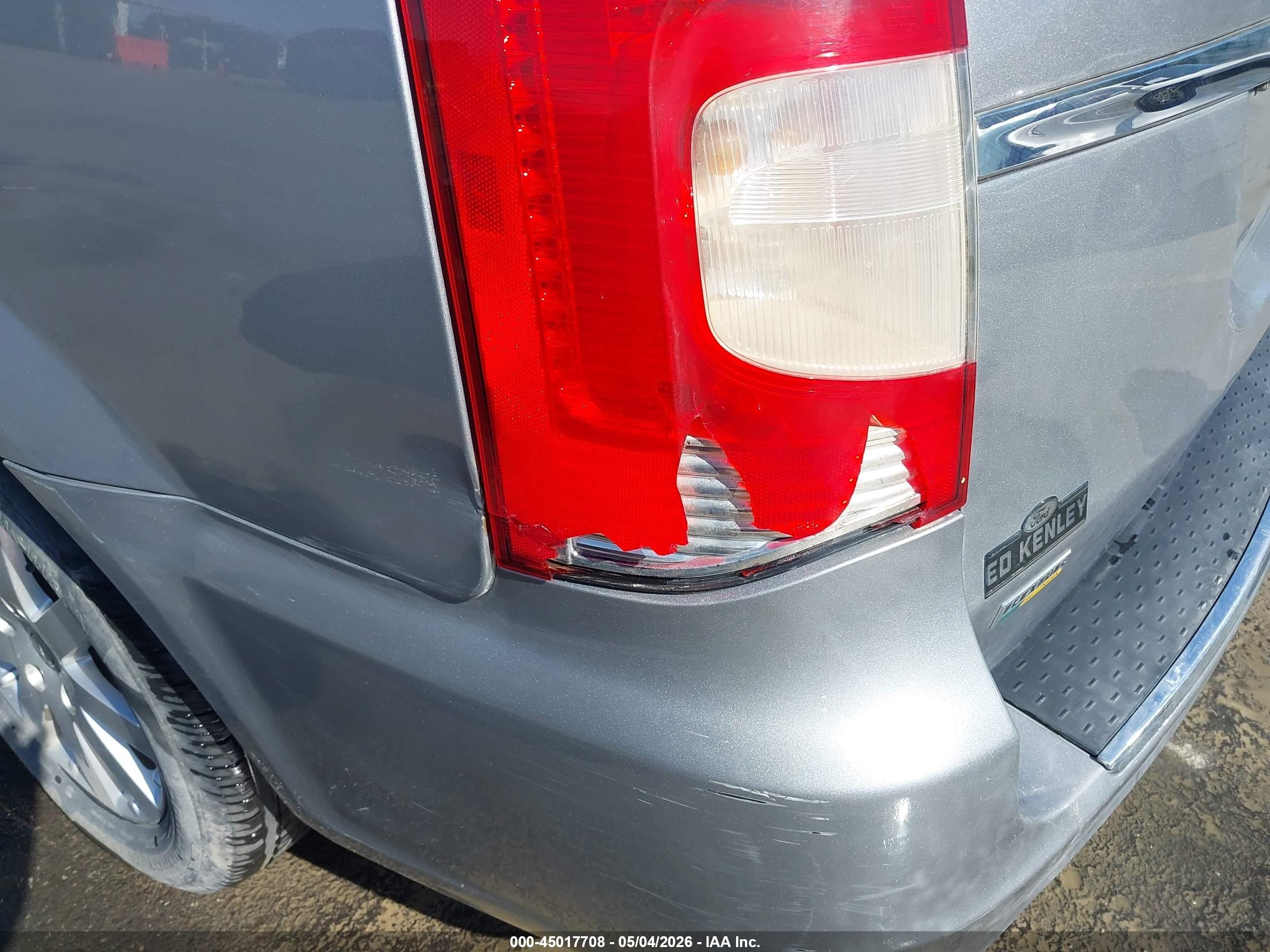 2013 Chrysler Town & Country Touring Silver vin: 2C4RC1BG5DR684019