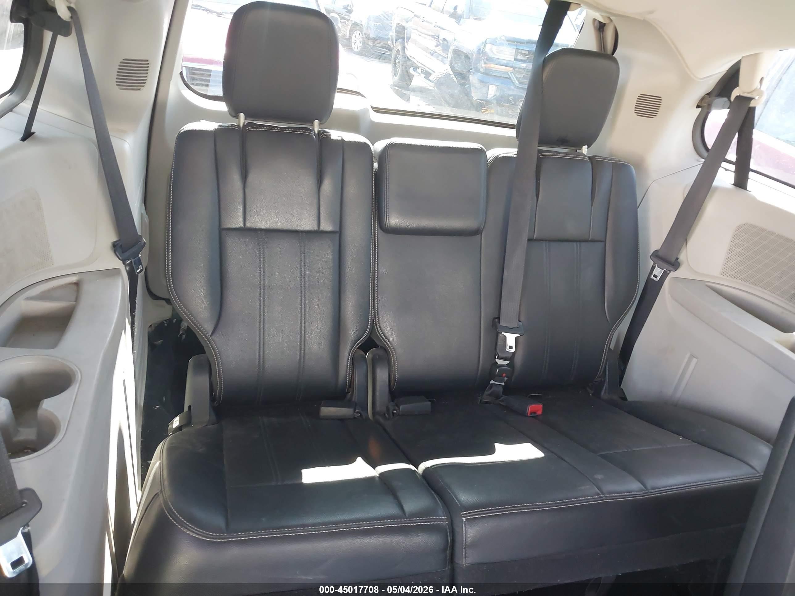 2013 Chrysler Town & Country Touring Silver vin: 2C4RC1BG5DR684019