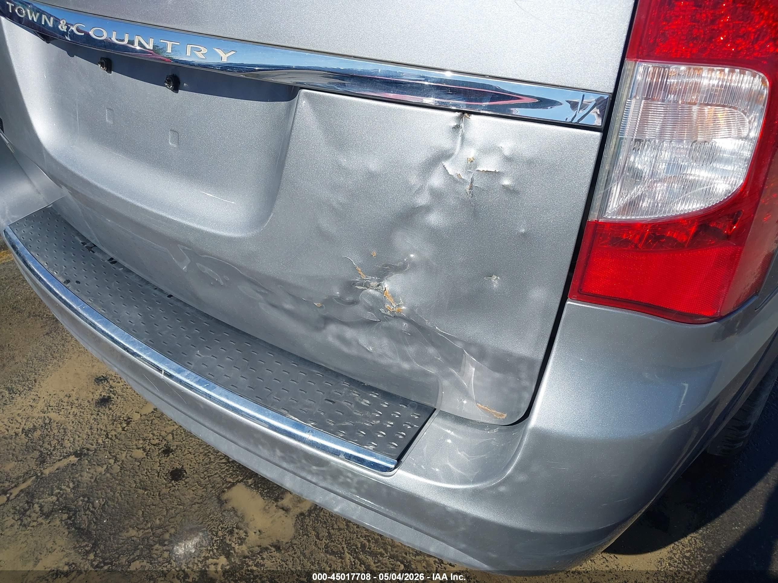 2013 Chrysler Town & Country Touring Silver vin: 2C4RC1BG5DR684019