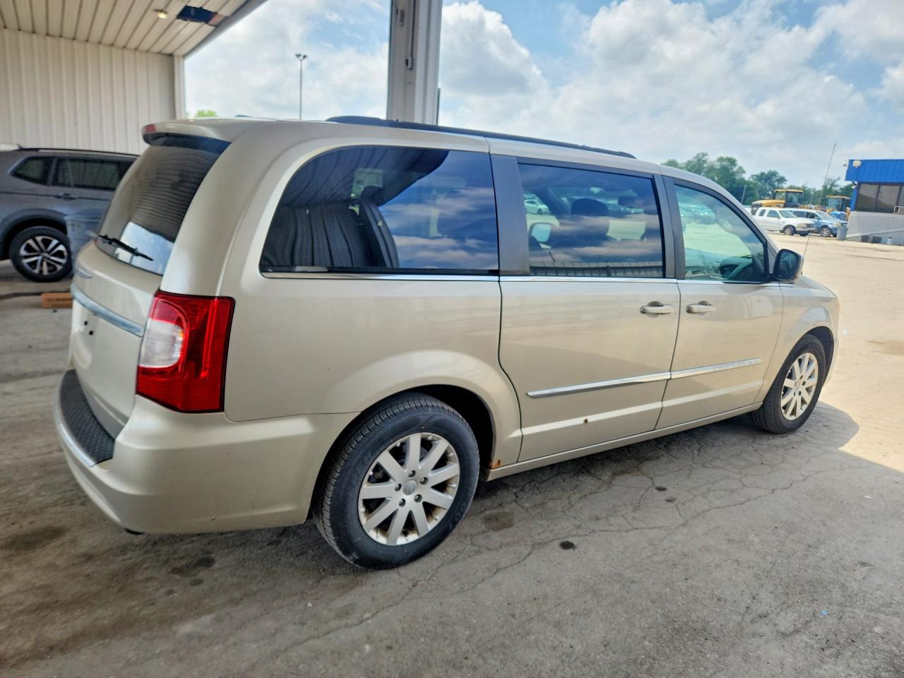 2013 Chrysler Town & Country Touring Желто-коричневый vin: 2C4RC1BG5DR708691