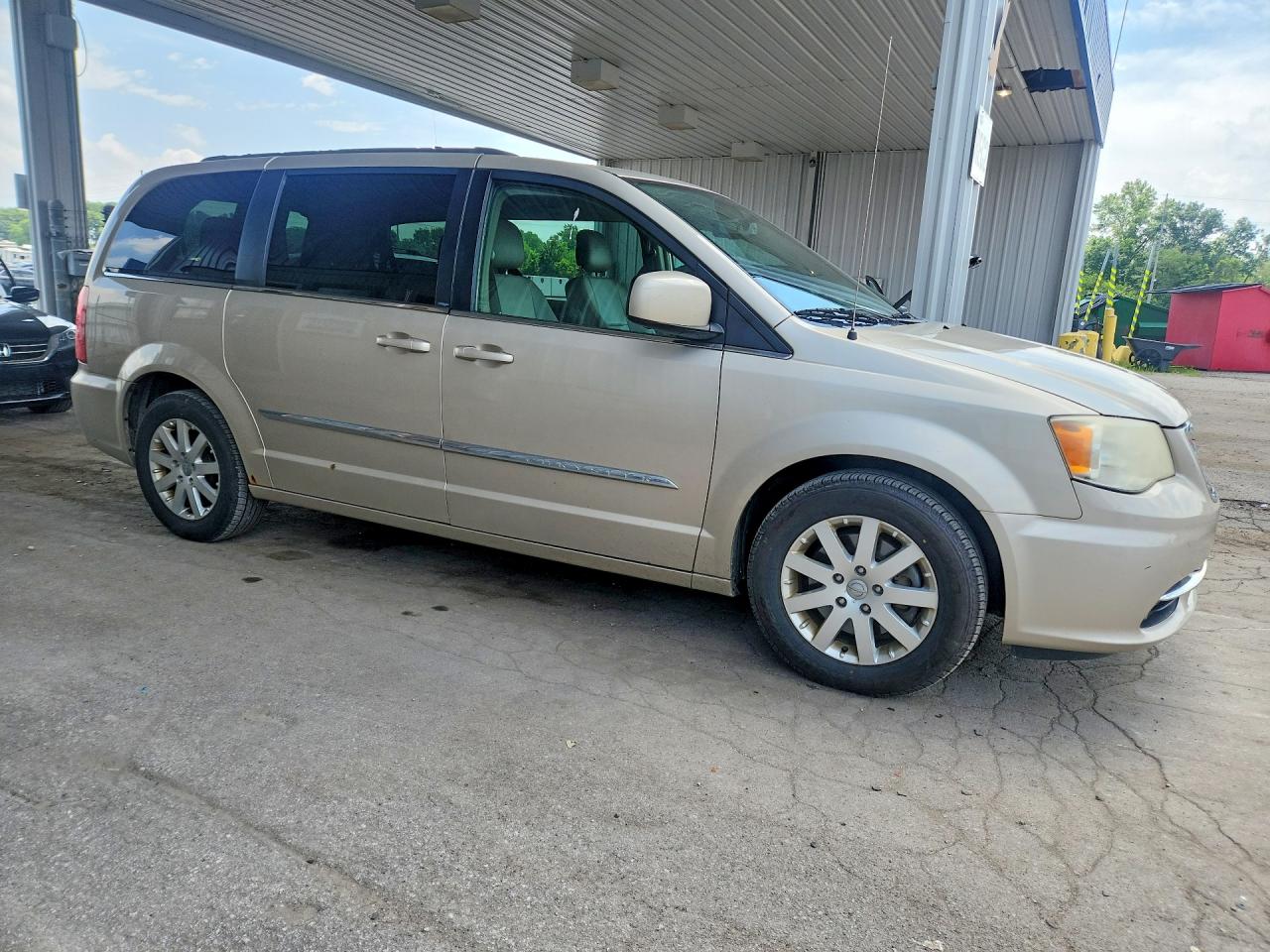 2013 Chrysler Town & Country Touring Желто-коричневый vin: 2C4RC1BG5DR708691