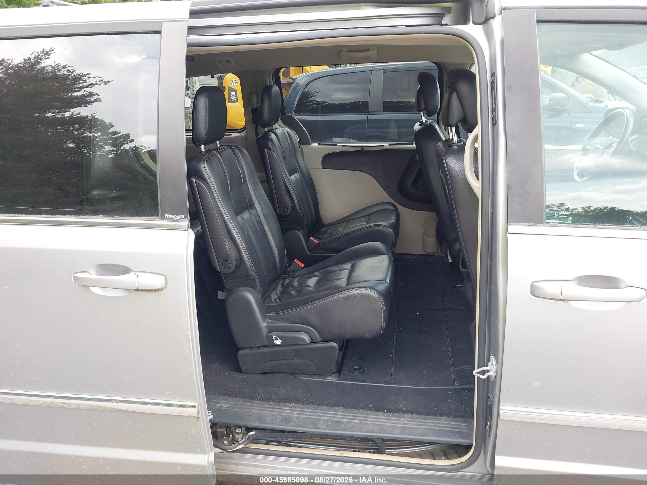 2013 Chrysler Town & Country Touring Серебряный vin: 2C4RC1BG5DR768082