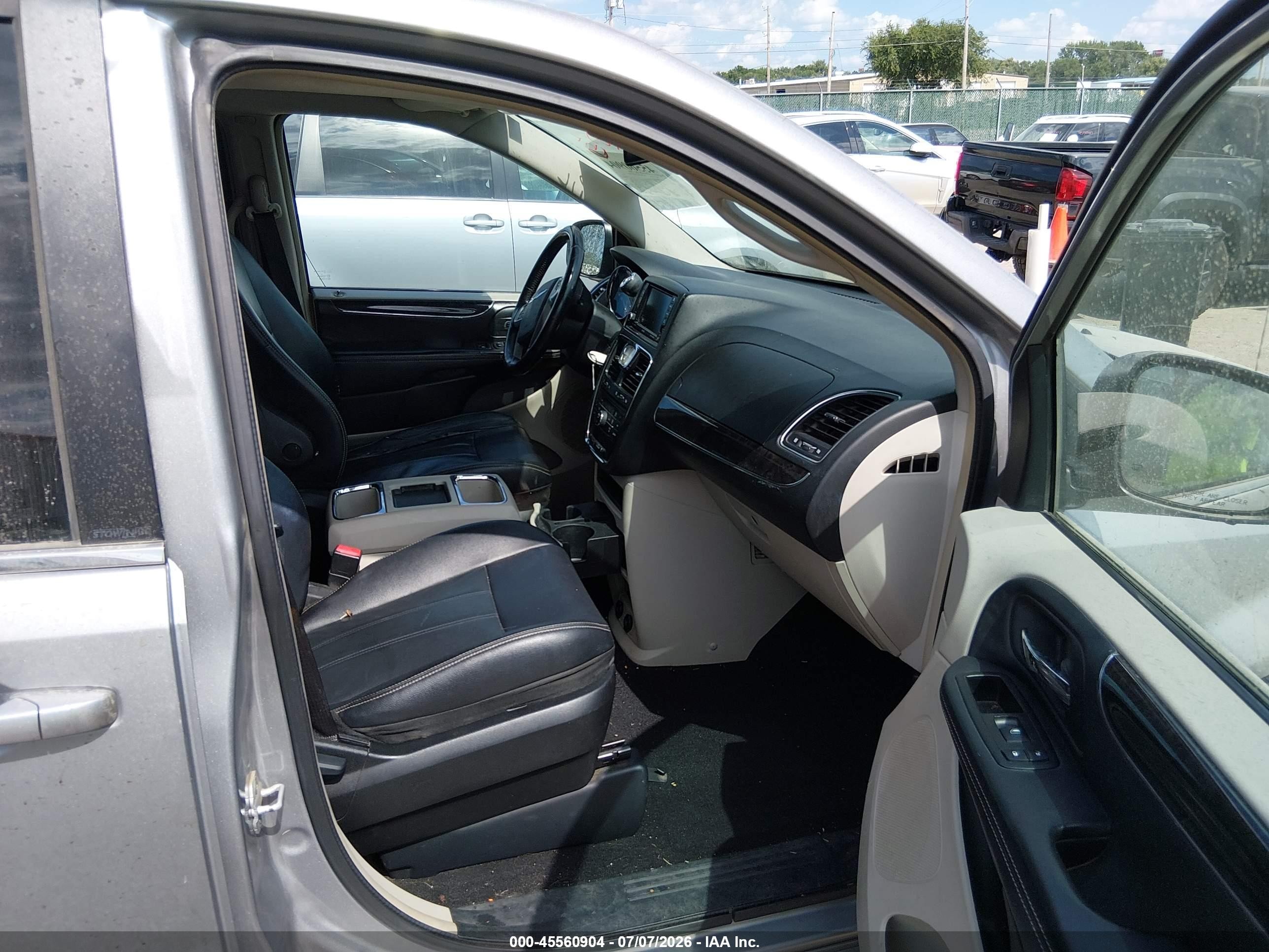 2013 Chrysler Town & Country Touring Silver vin: 2C4RC1BG5DR793659