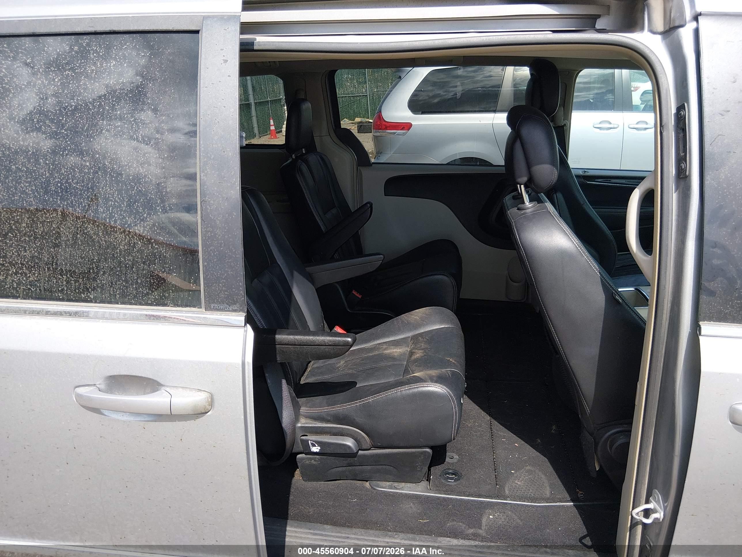 2013 Chrysler Town & Country Touring Silver vin: 2C4RC1BG5DR793659