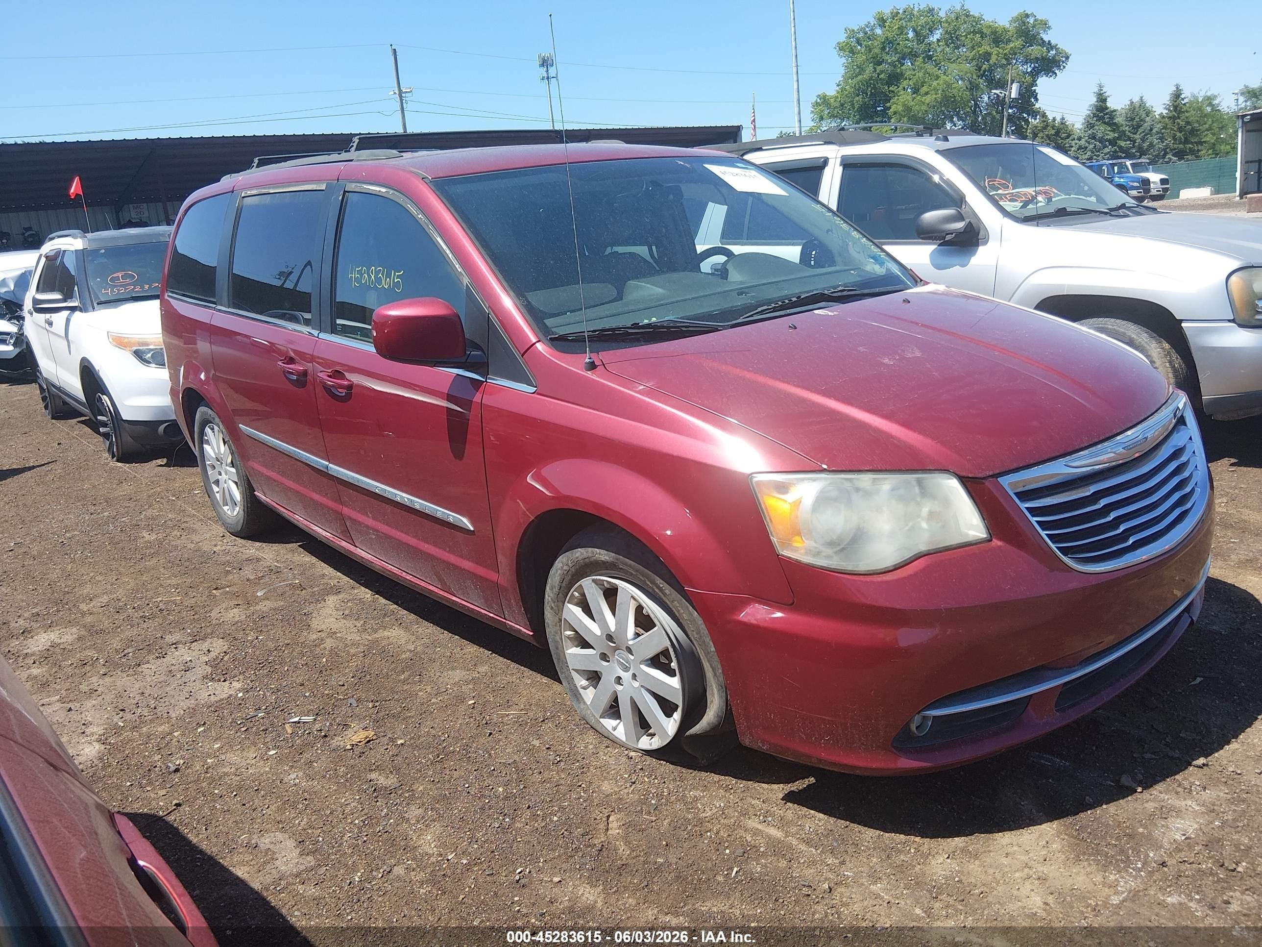 2014 Chrysler Town & Country Touring Red vin: 2C4RC1BG5ER115205