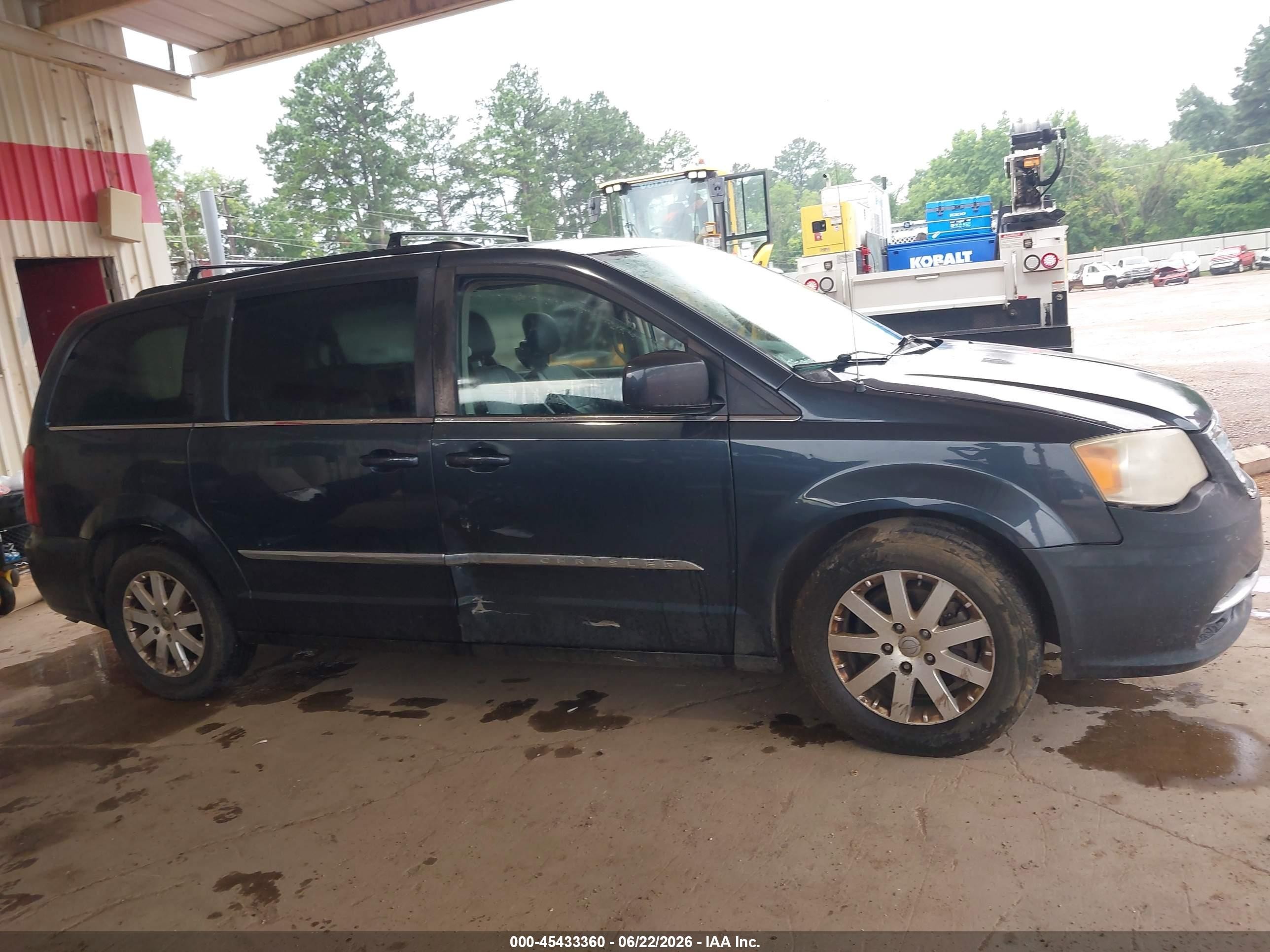 2014 Chrysler Town & Country Touring Blue vin: 2C4RC1BG5ER124566