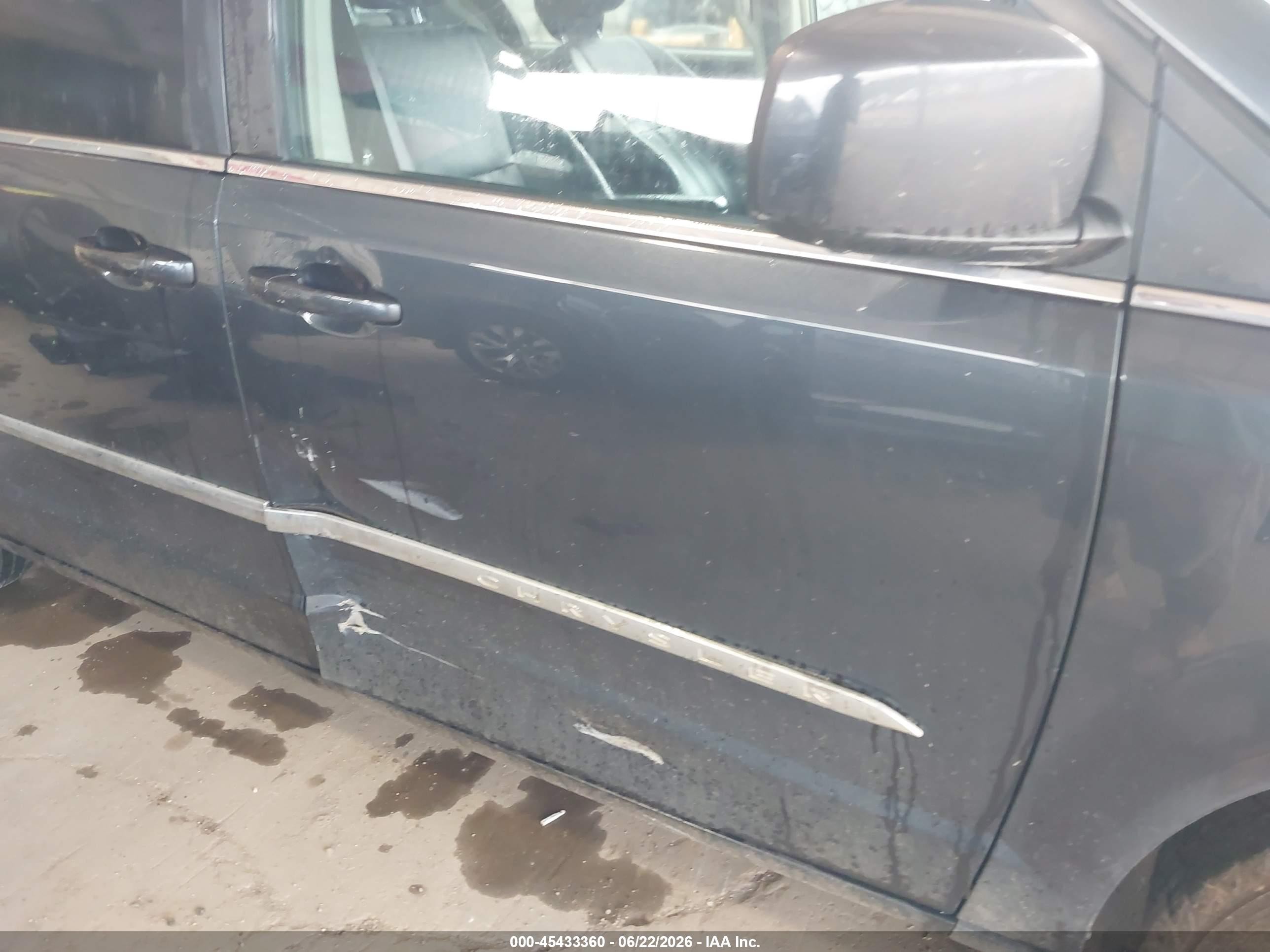 2014 Chrysler Town & Country Touring Blue vin: 2C4RC1BG5ER124566