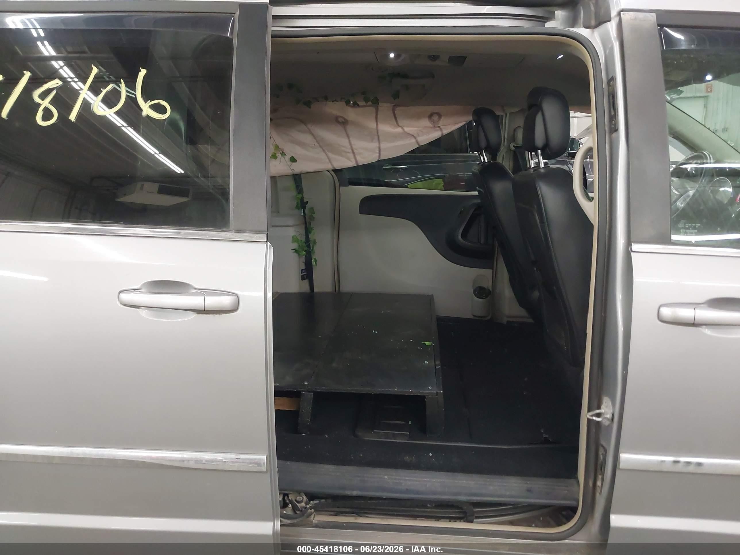 2014 Chrysler Town & Country Touring Gray vin: 2C4RC1BG5ER211514