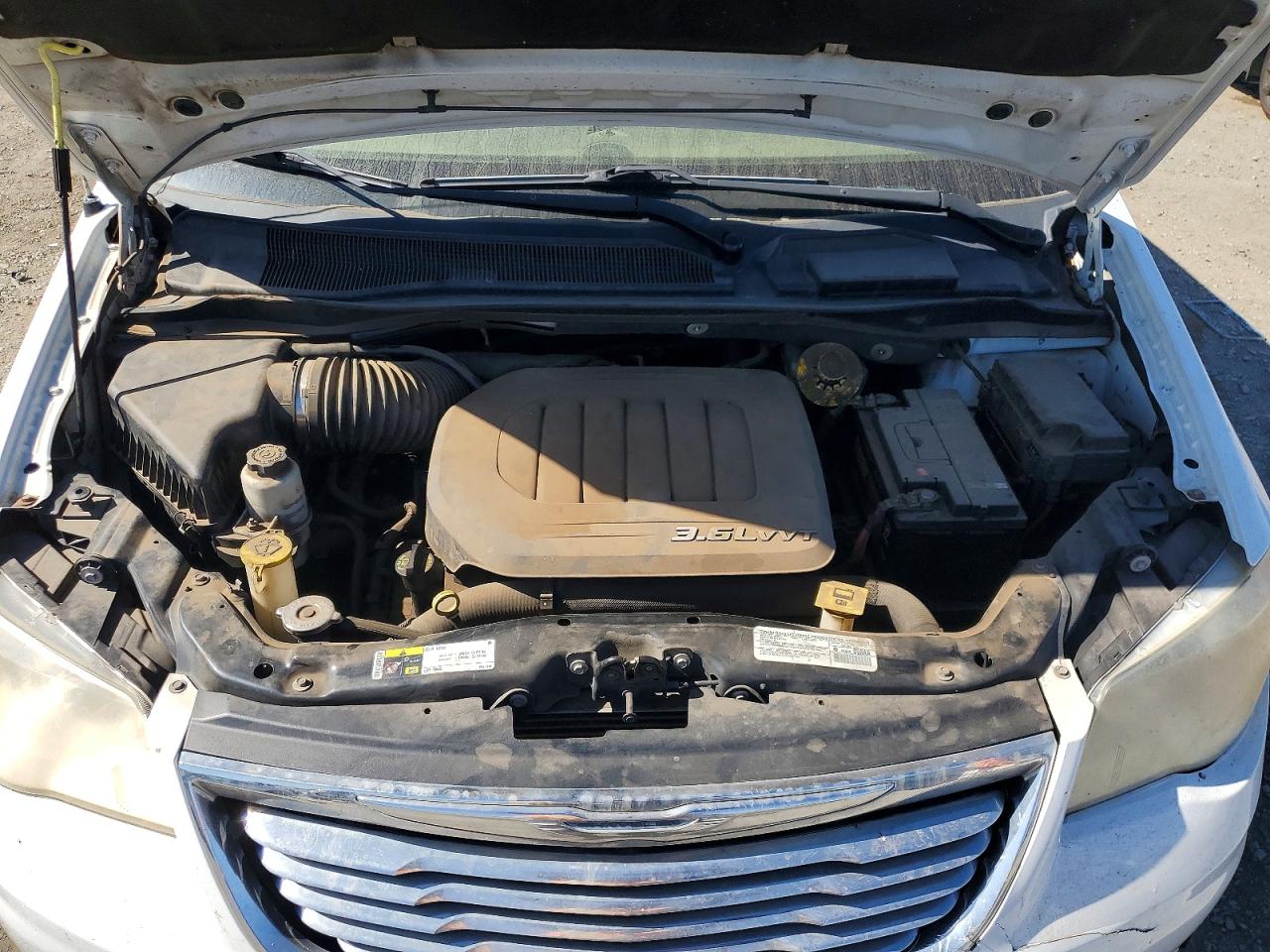 2014 Chrysler Town & Country Touring White vin: 2C4RC1BG5ER292403