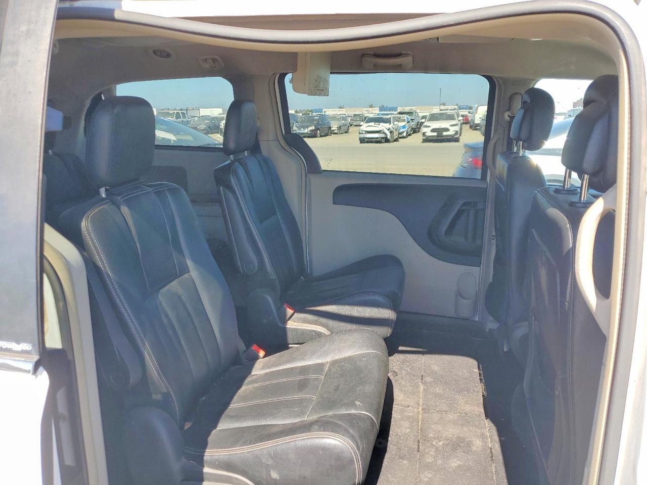 2014 Chrysler Town & Country Touring White vin: 2C4RC1BG5ER292403