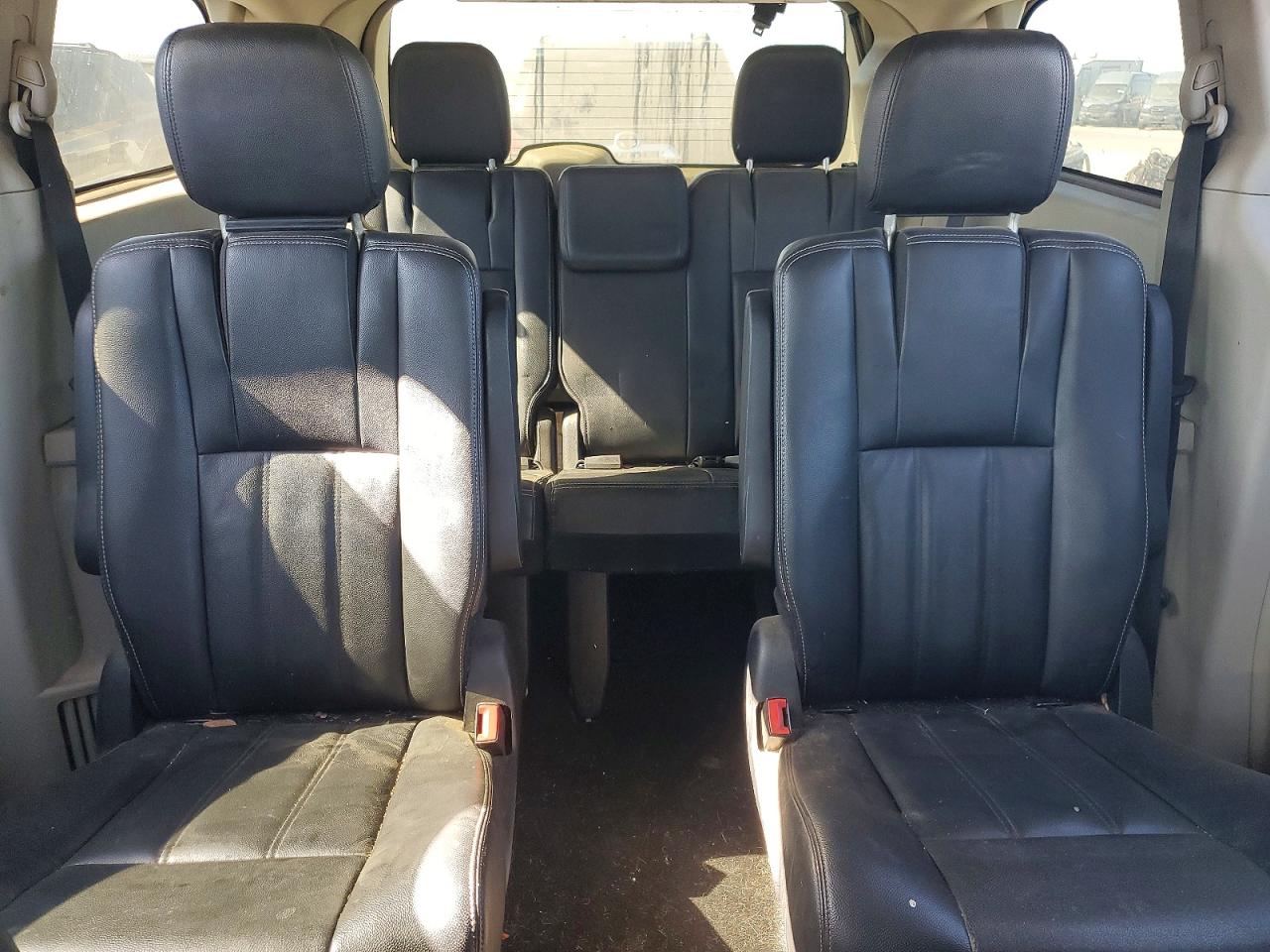 2014 Chrysler Town & Country Touring White vin: 2C4RC1BG5ER292403