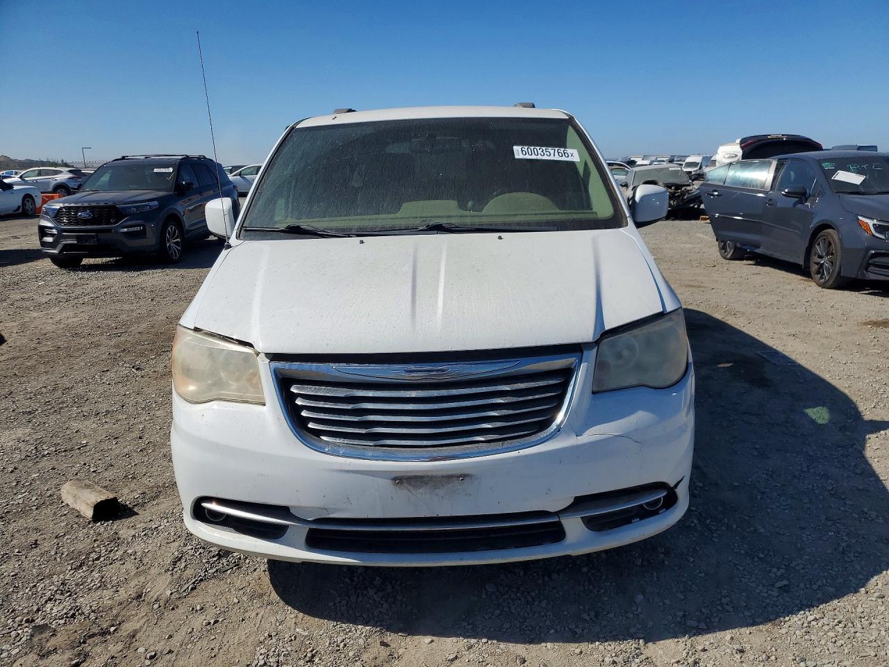 2014 Chrysler Town & Country Touring White vin: 2C4RC1BG5ER292403