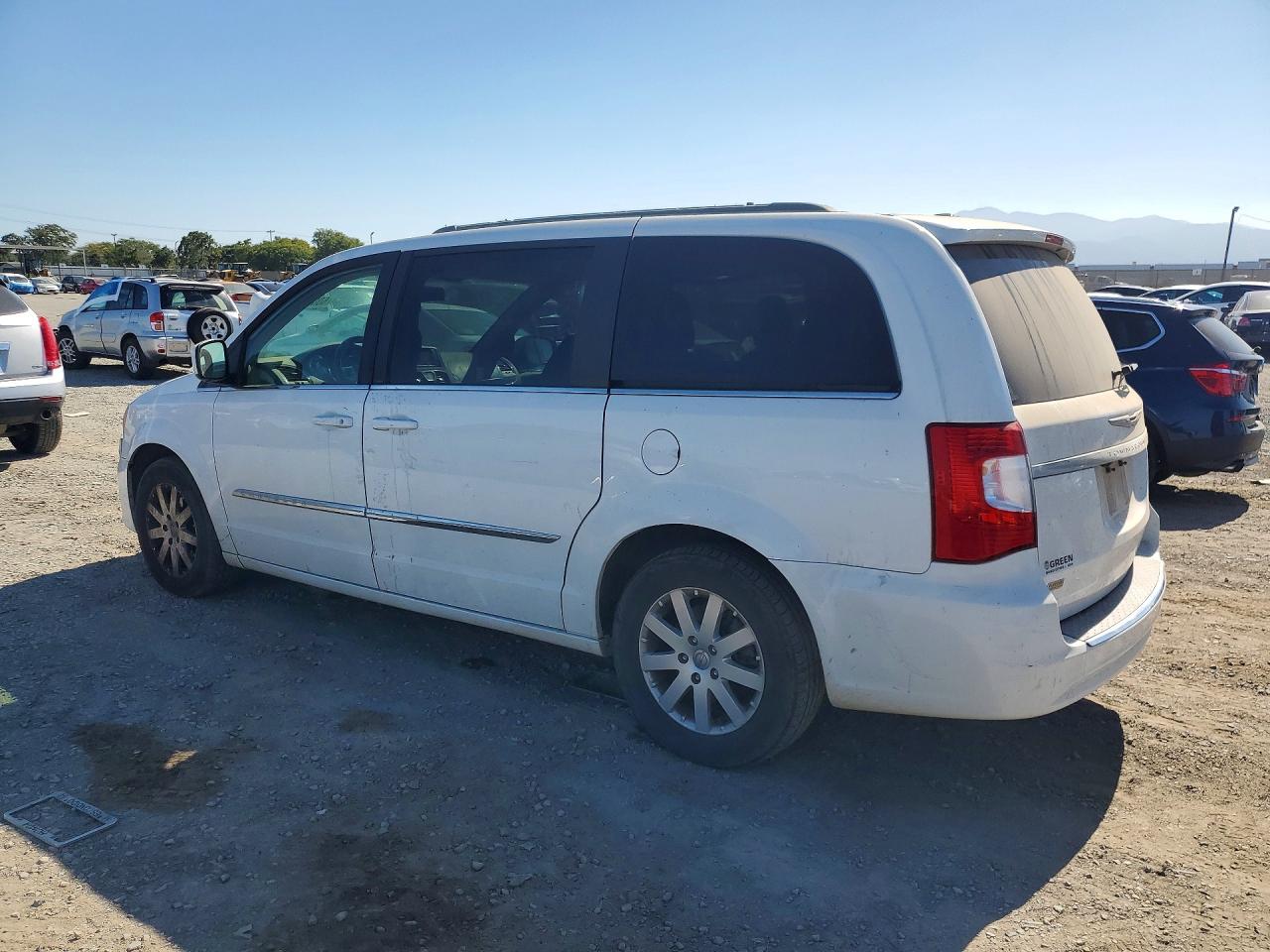 2014 Chrysler Town & Country Touring White vin: 2C4RC1BG5ER292403