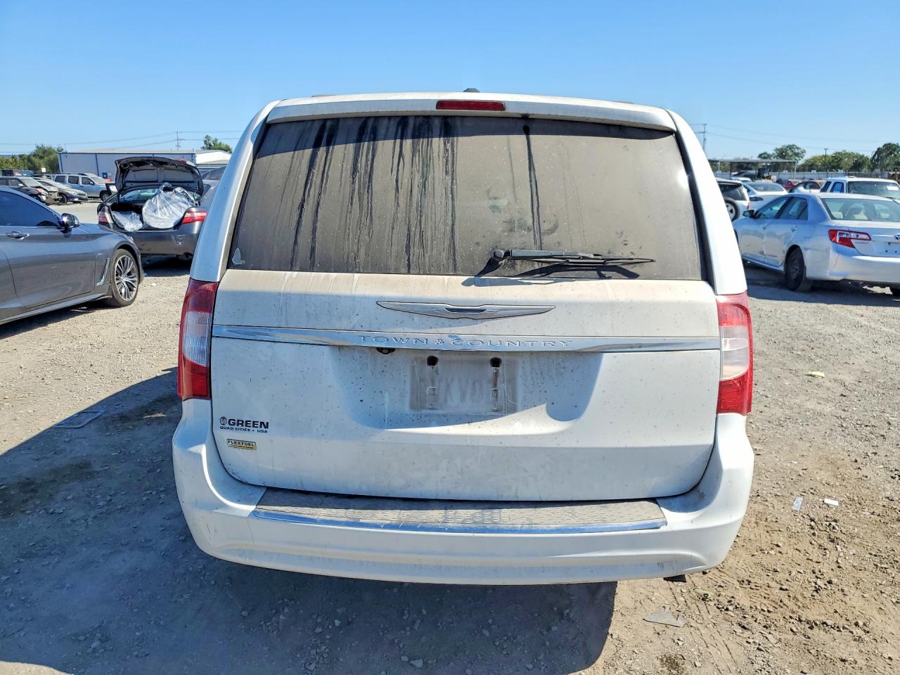 2014 Chrysler Town & Country Touring White vin: 2C4RC1BG5ER292403