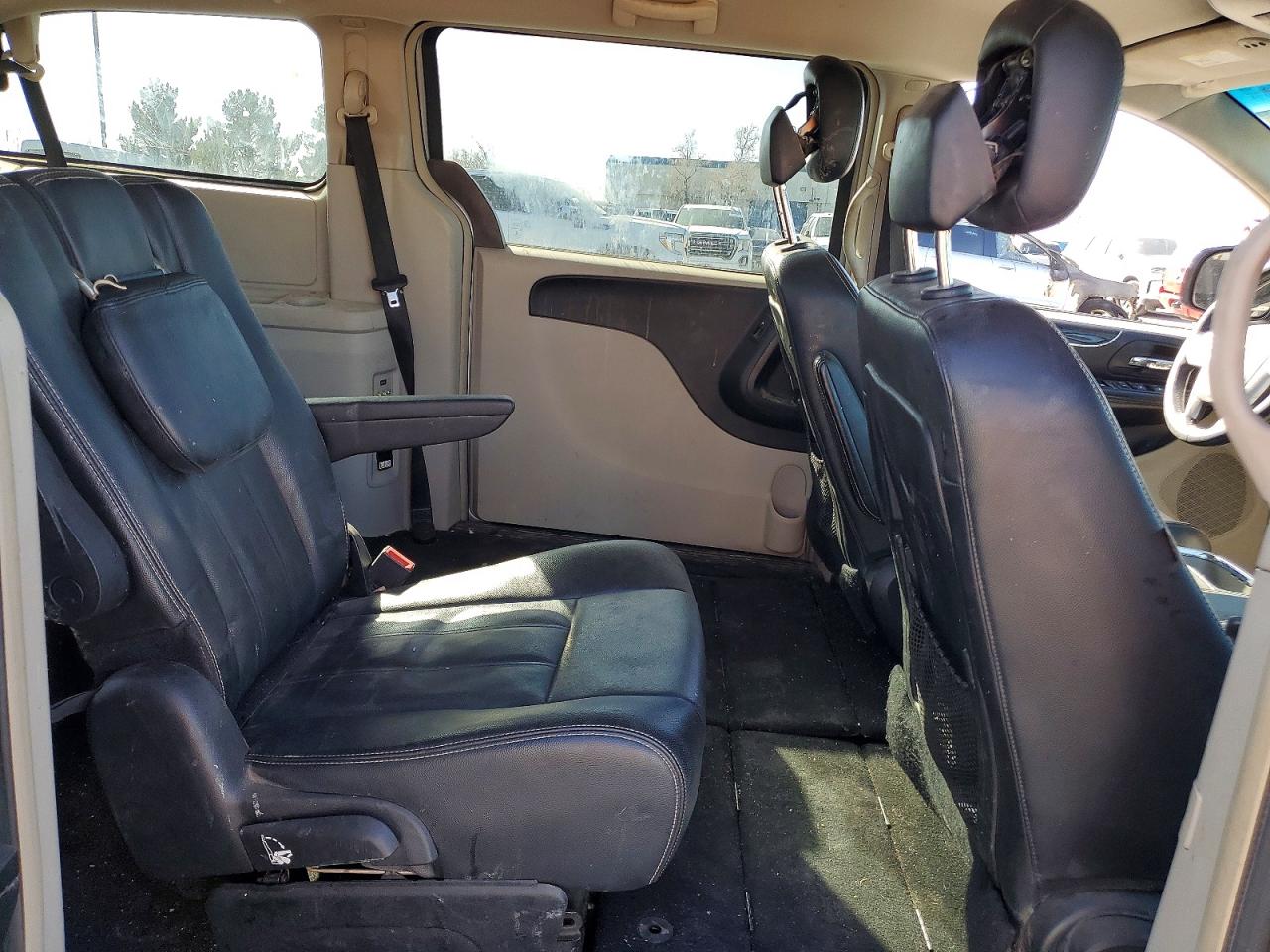 2014 Chrysler Town & Country Touring Silver vin: 2C4RC1BG5ER326954