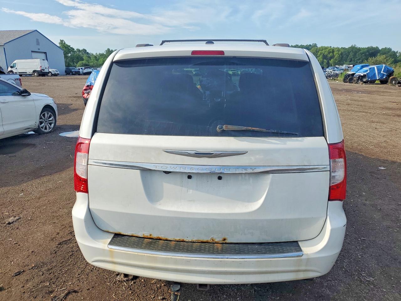 2014 Chrysler Town & Country Touring White vin: 2C4RC1BG5ER329059