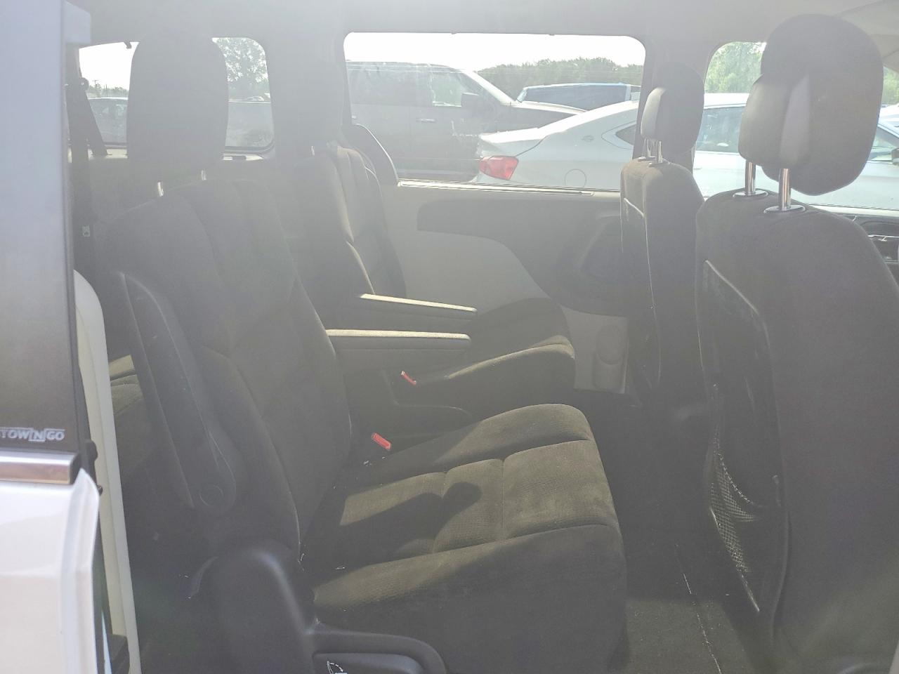 2014 Chrysler Town & Country Touring White vin: 2C4RC1BG5ER329059