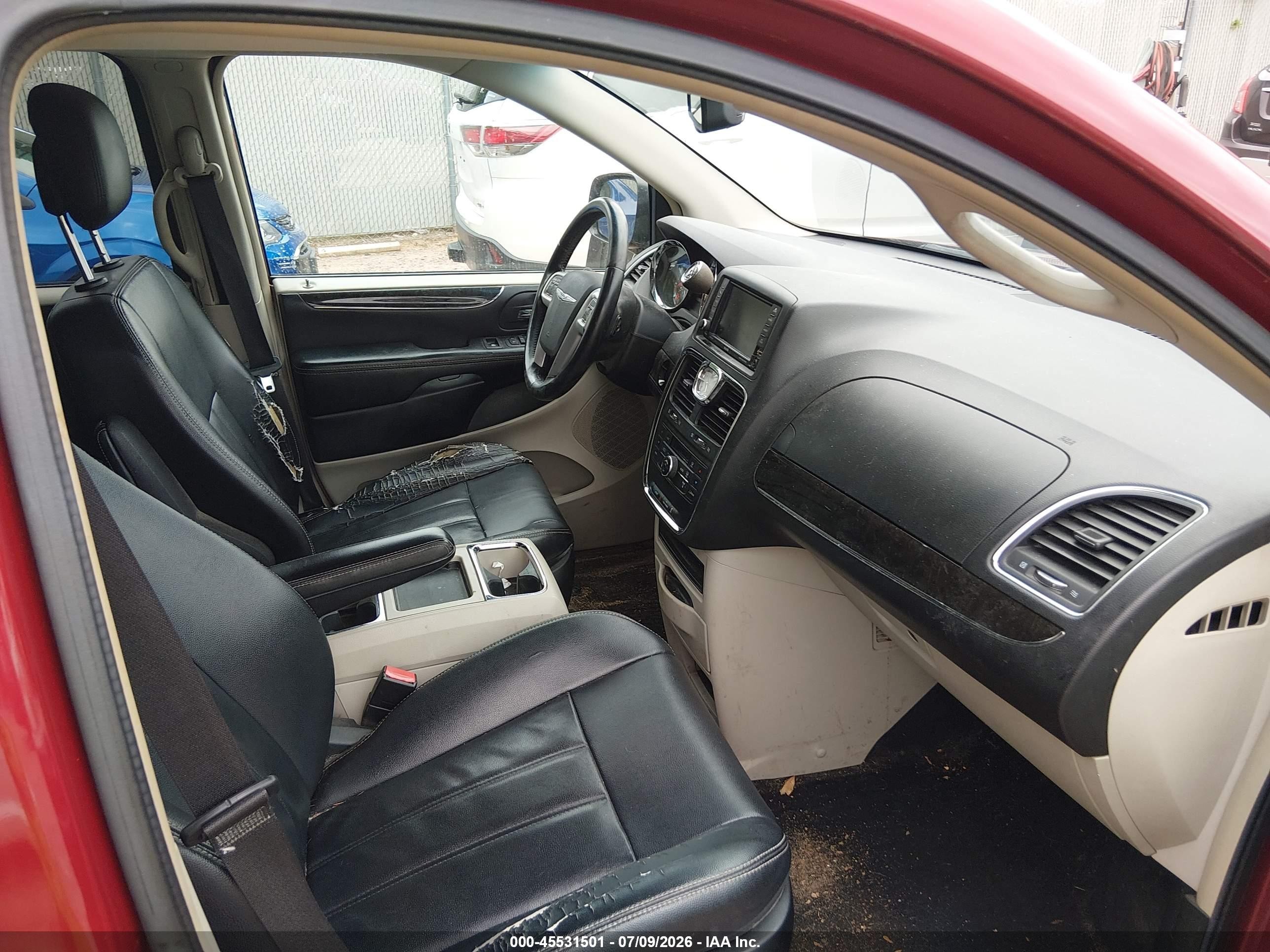 2014 Chrysler Town & Country Touring Maroon vin: 2C4RC1BG5ER395854