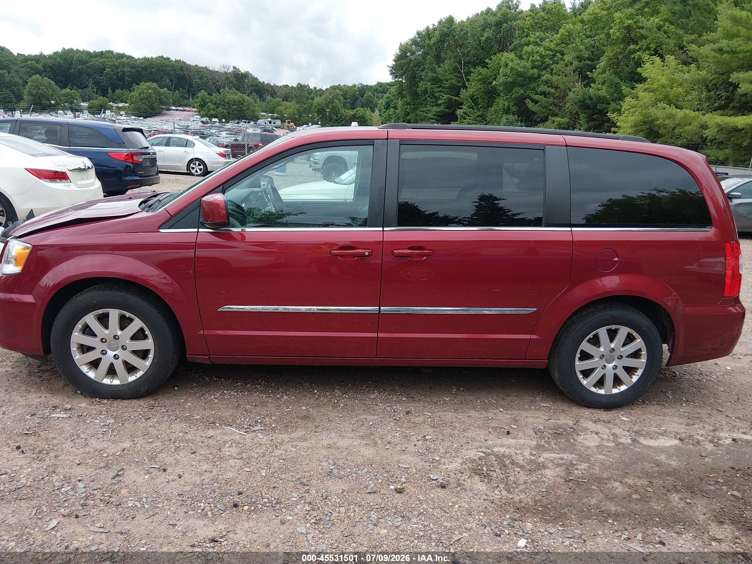 2014 Chrysler Town & Country Touring Maroon vin: 2C4RC1BG5ER395854
