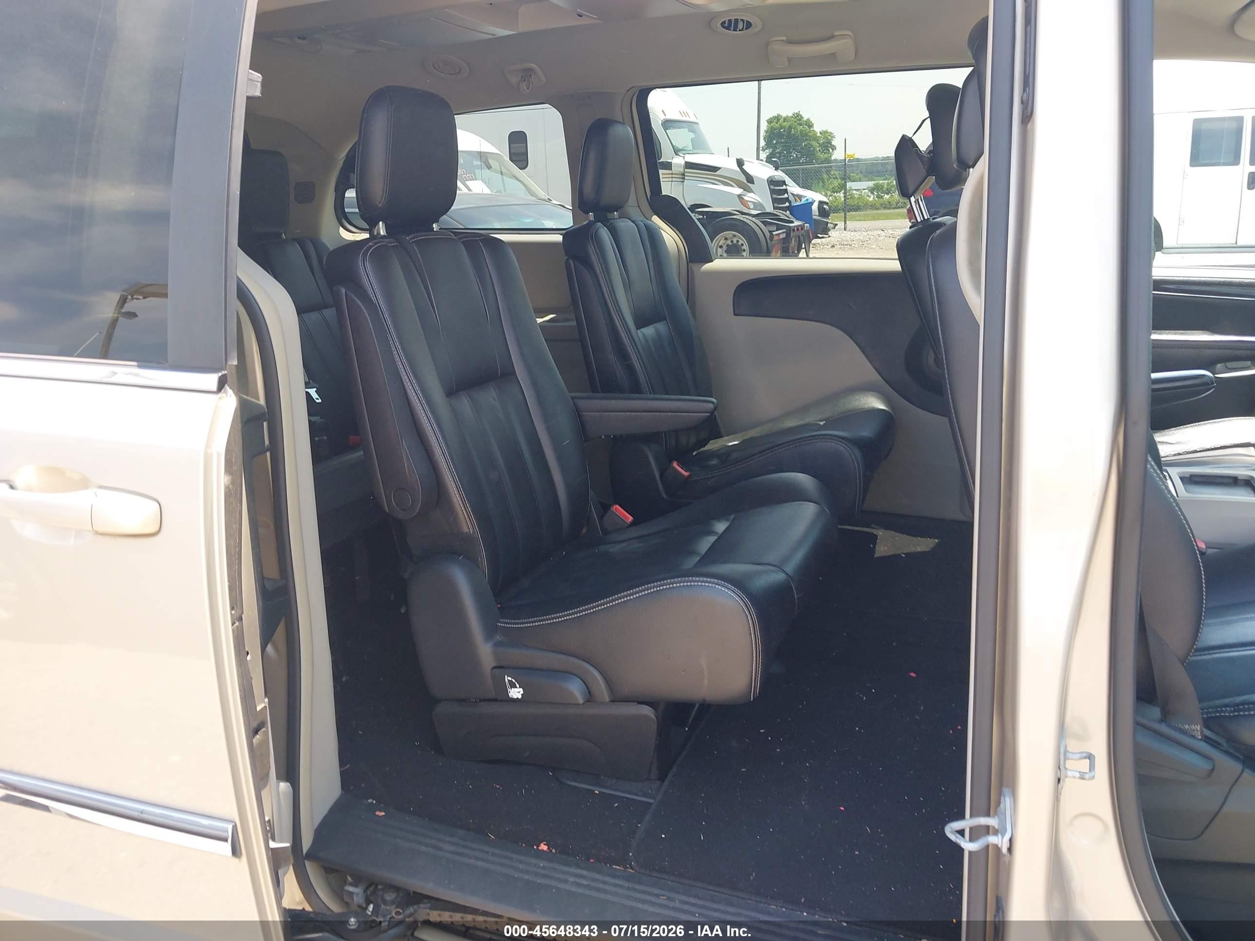 2014 Chrysler Town & Country Touring Gold vin: 2C4RC1BG5ER440002