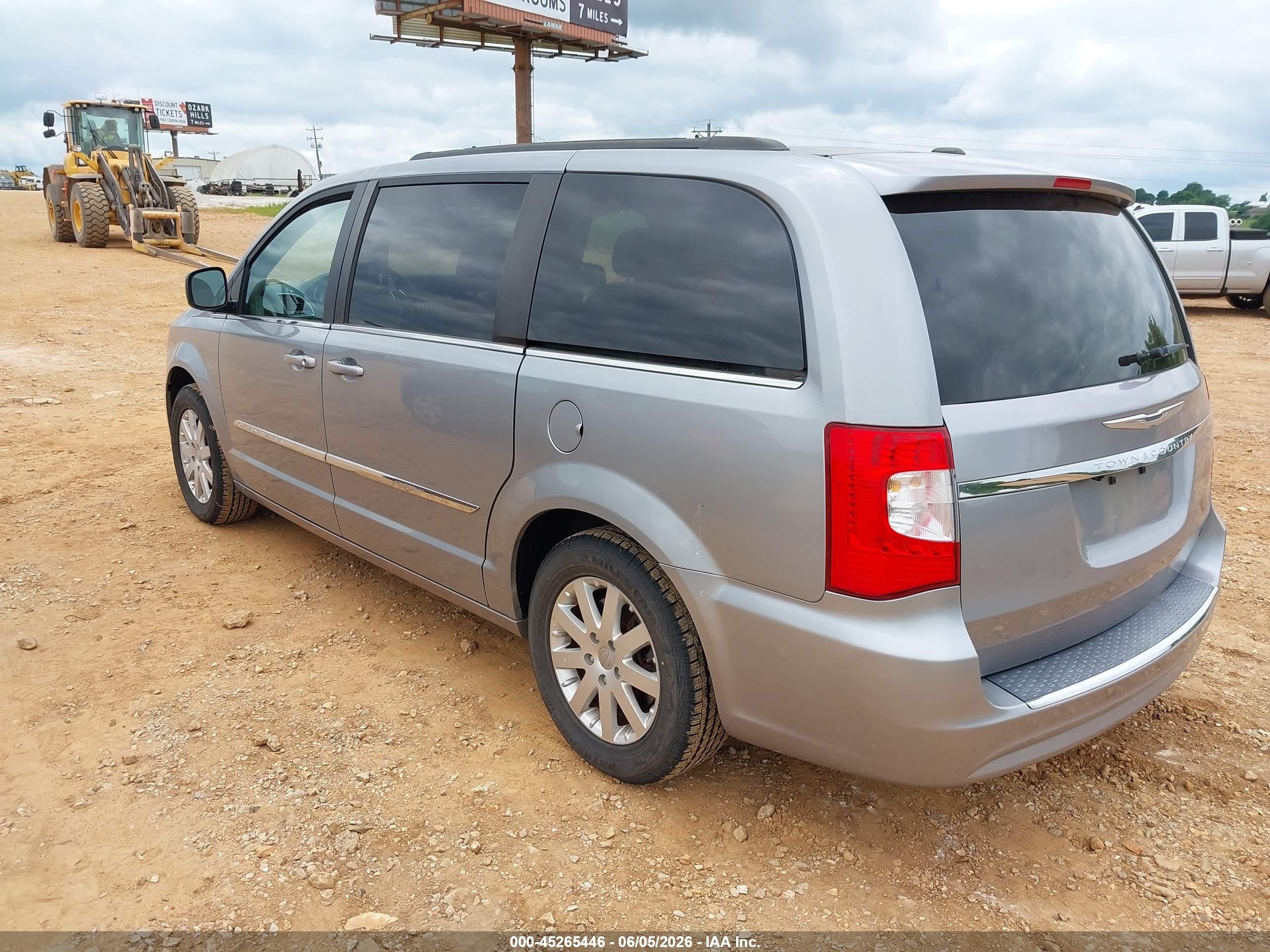 2014 Chrysler Town & Country Touring Silver vin: 2C4RC1BG5ER444325