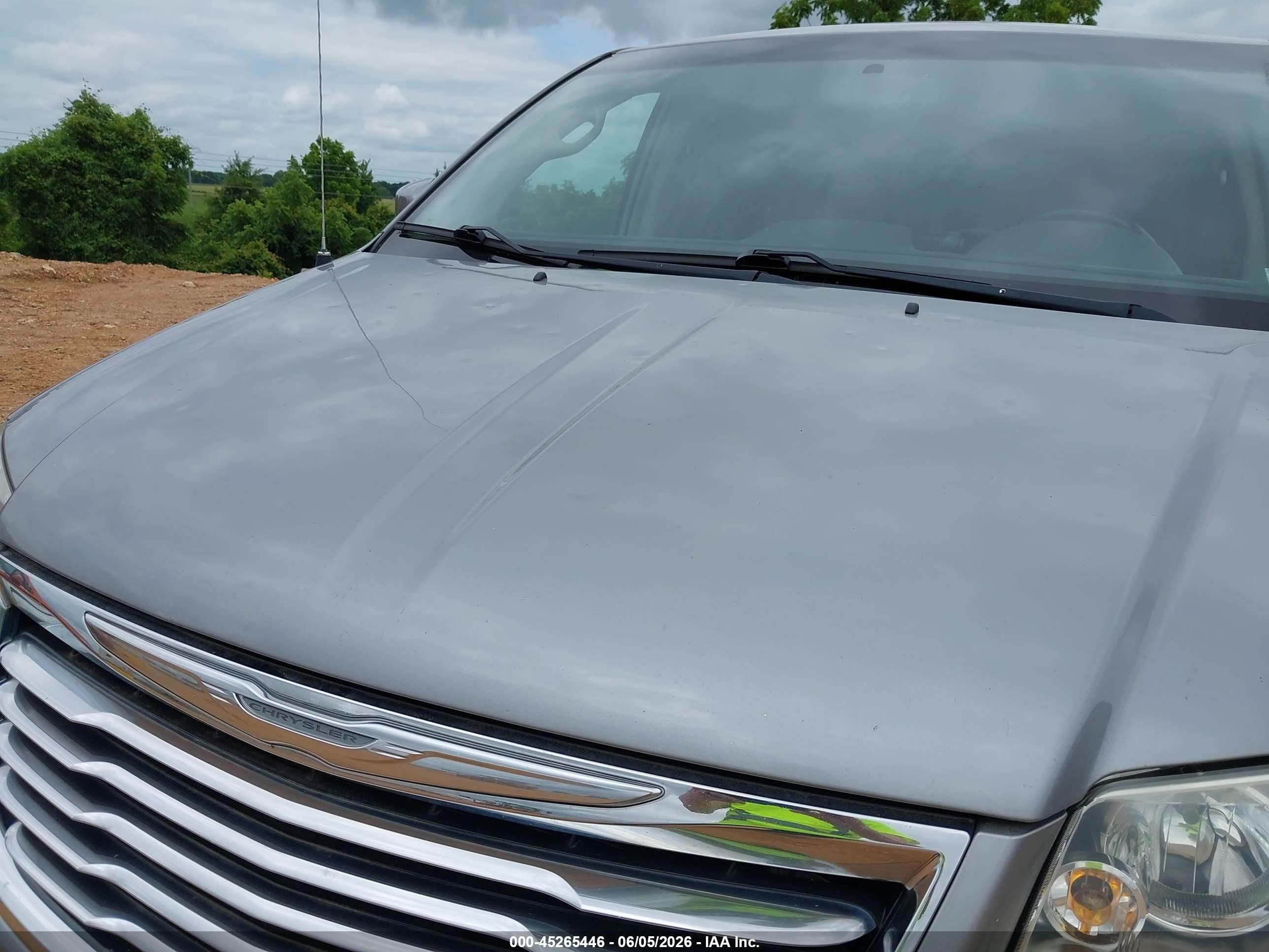 2014 Chrysler Town & Country Touring Silver vin: 2C4RC1BG5ER444325