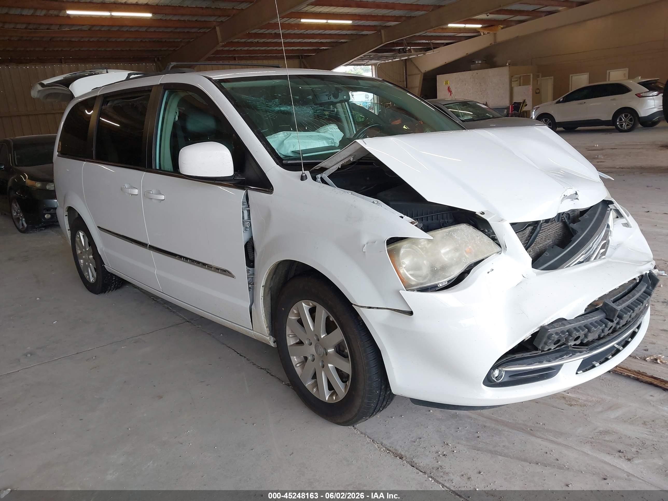 2014 Chrysler Town & Country Touring White vin: 2C4RC1BG5ER445149