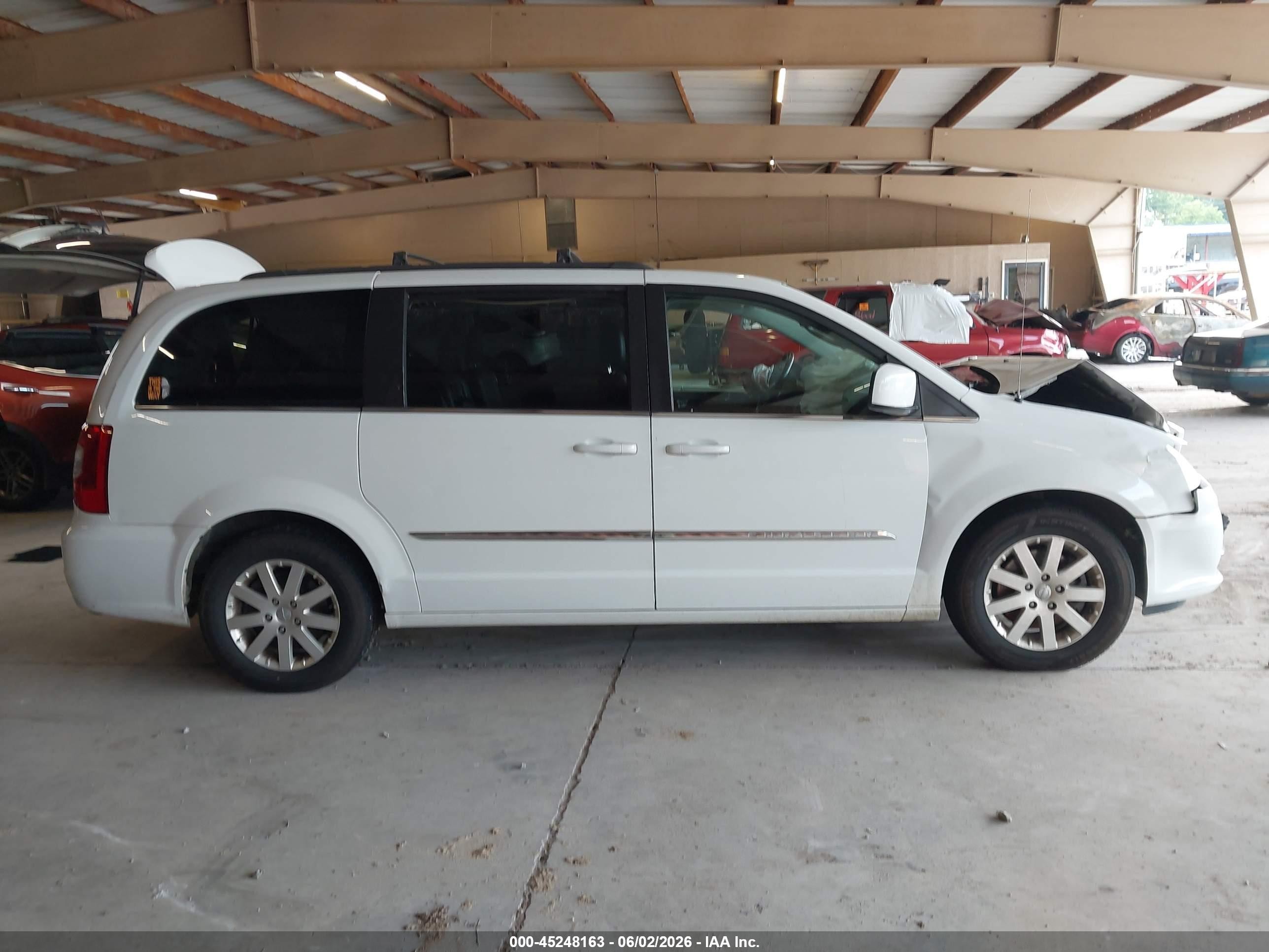 2014 Chrysler Town & Country Touring White vin: 2C4RC1BG5ER445149